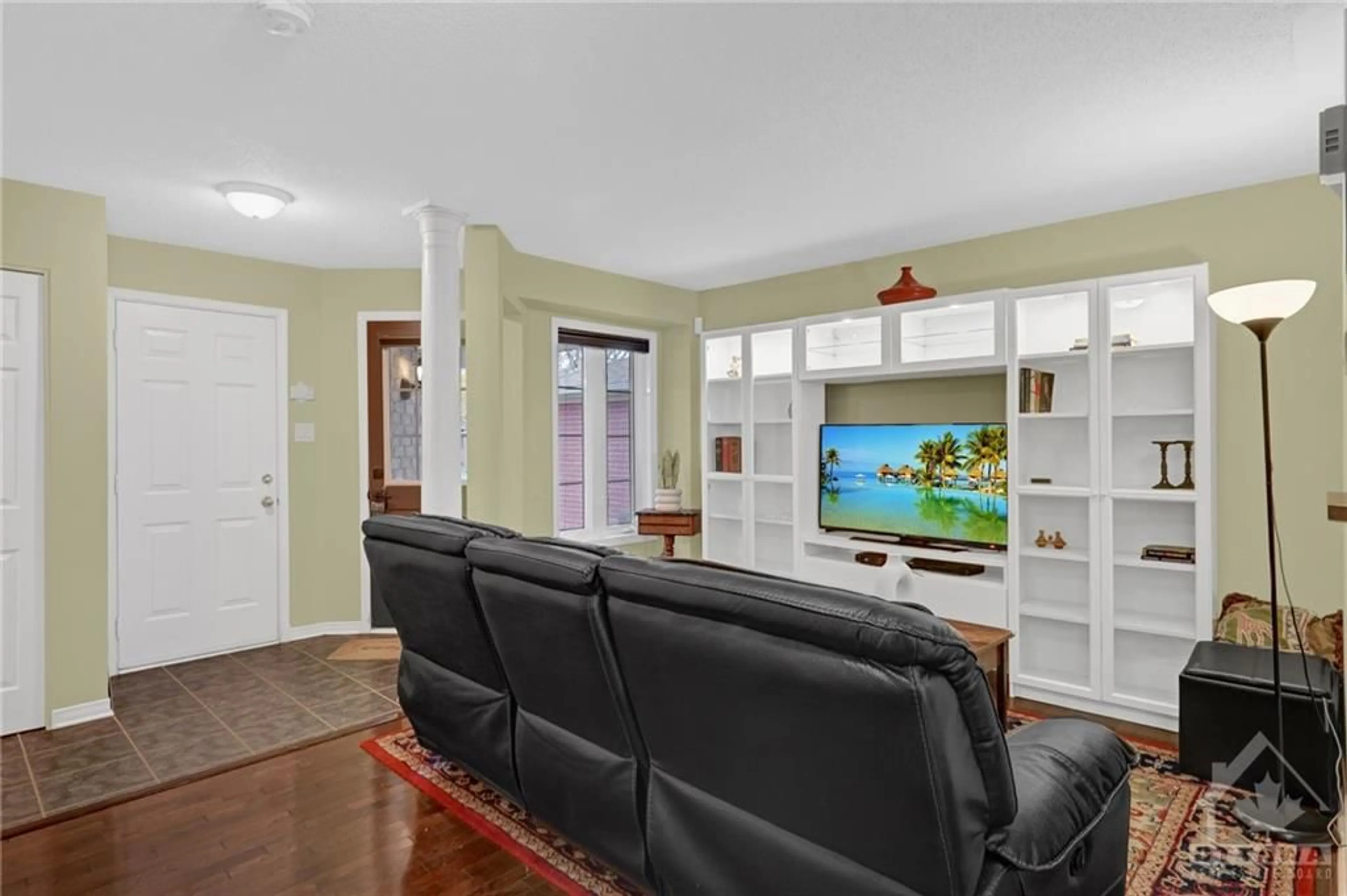 Living room, wood floors for 17 COLERIDGE St, Ottawa Ontario K2C 4C8