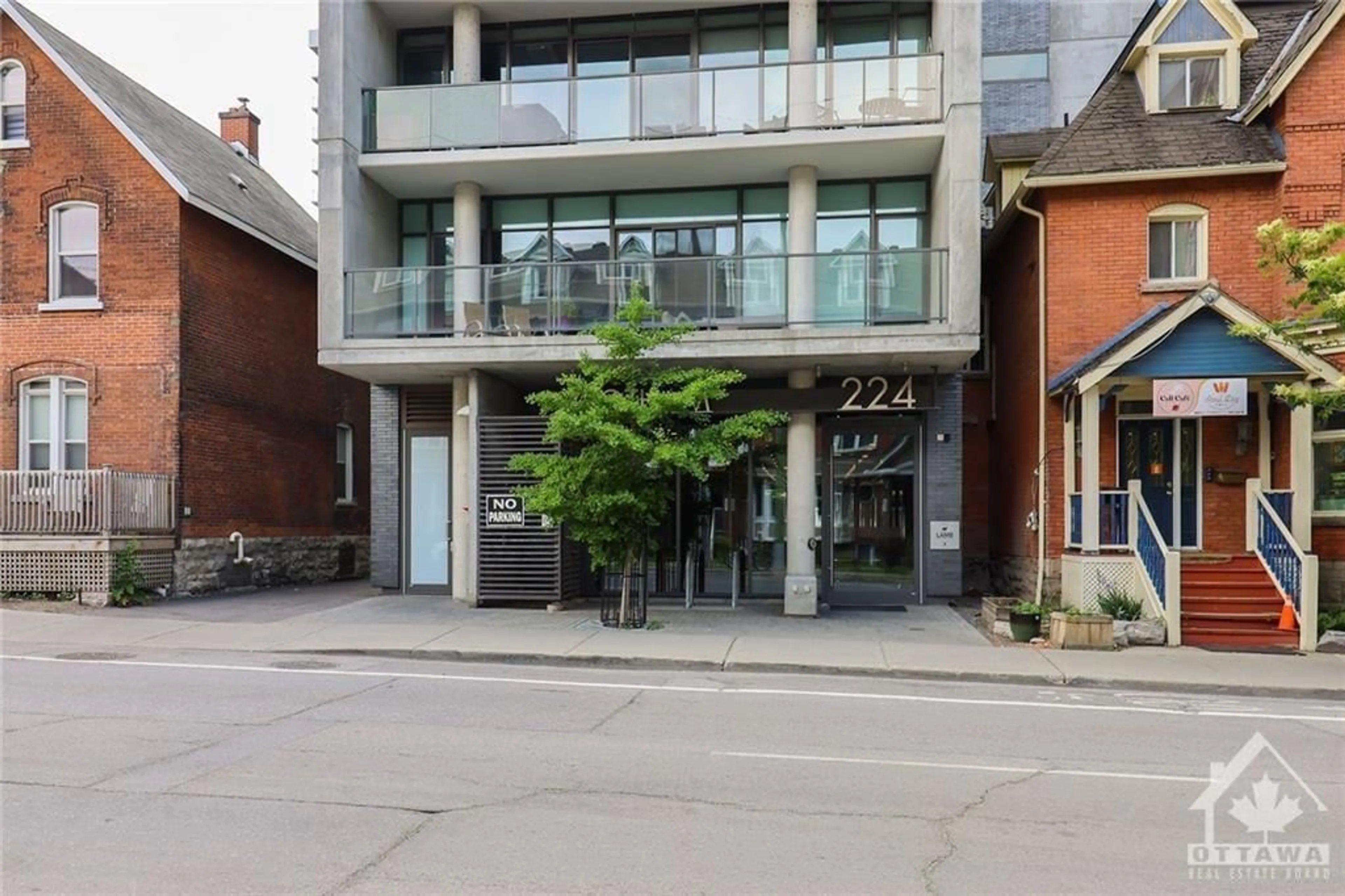 A pic from exterior of the house or condo, the front or back of building for 224 LYON St #306, Ottawa Ontario K1R 0C1