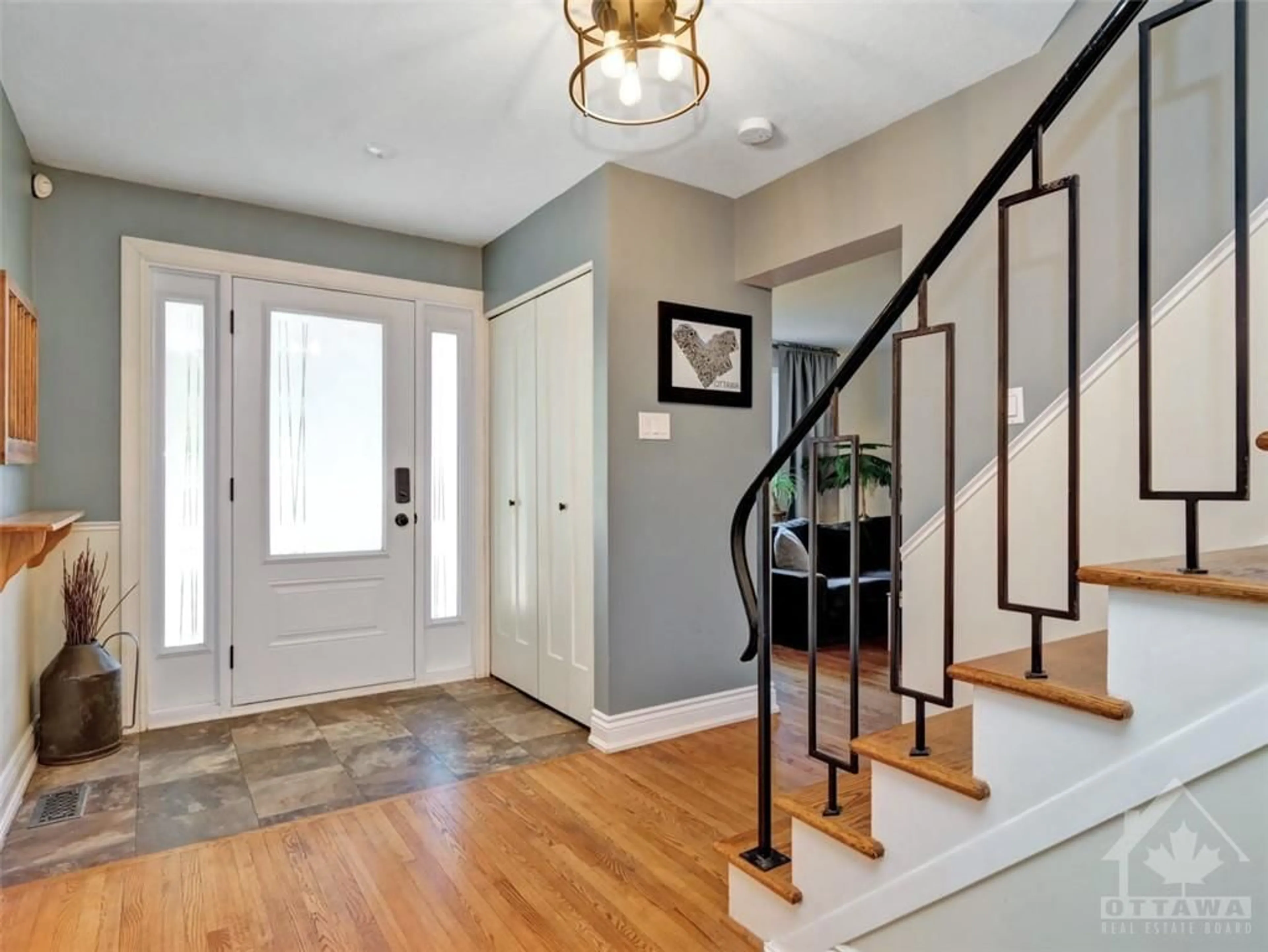 Indoor entryway, wood floors for 571 DUFF Cres, Ottawa Ontario K1J 7C6