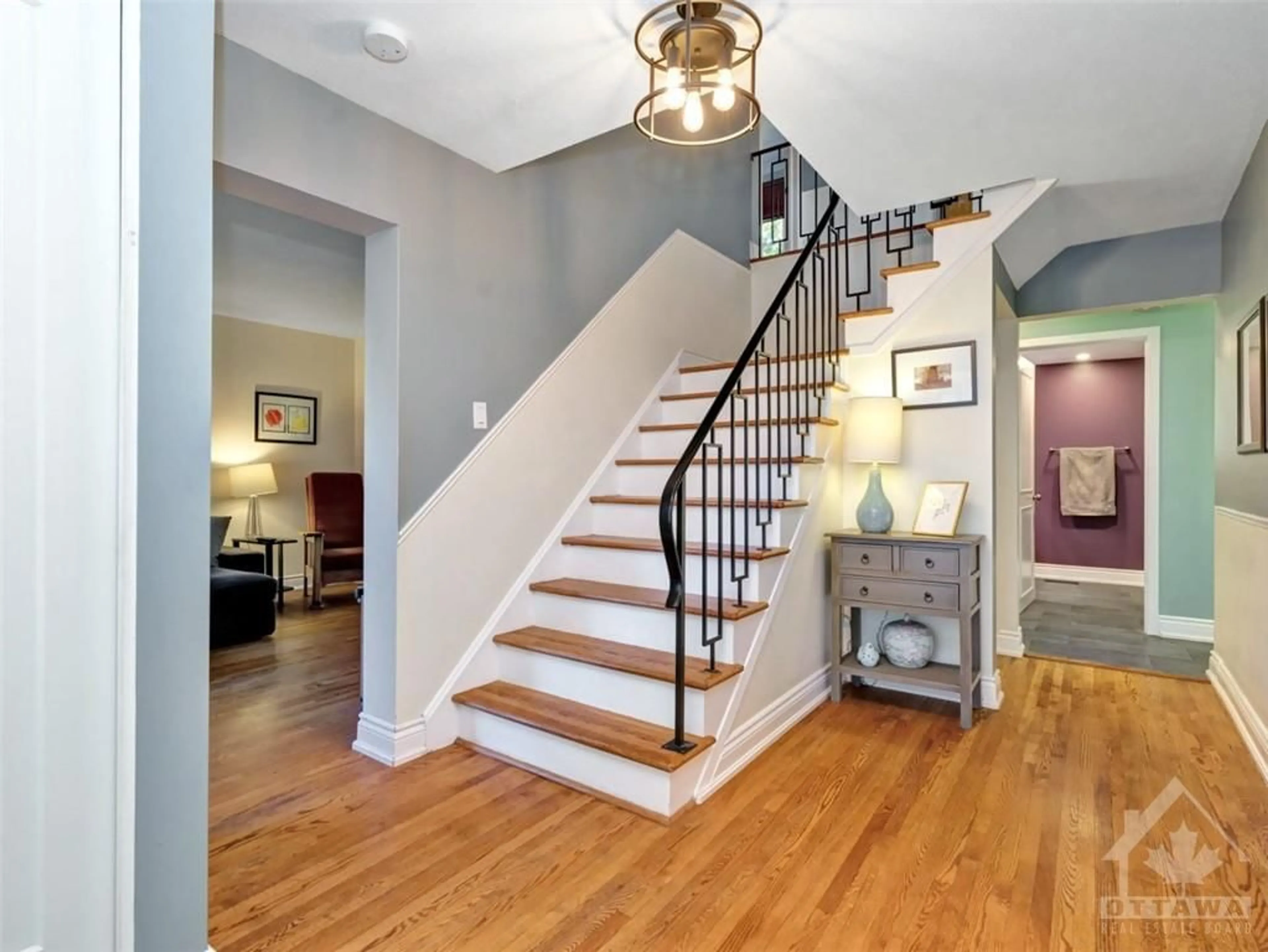 Indoor entryway, wood floors for 571 DUFF Cres, Ottawa Ontario K1J 7C6