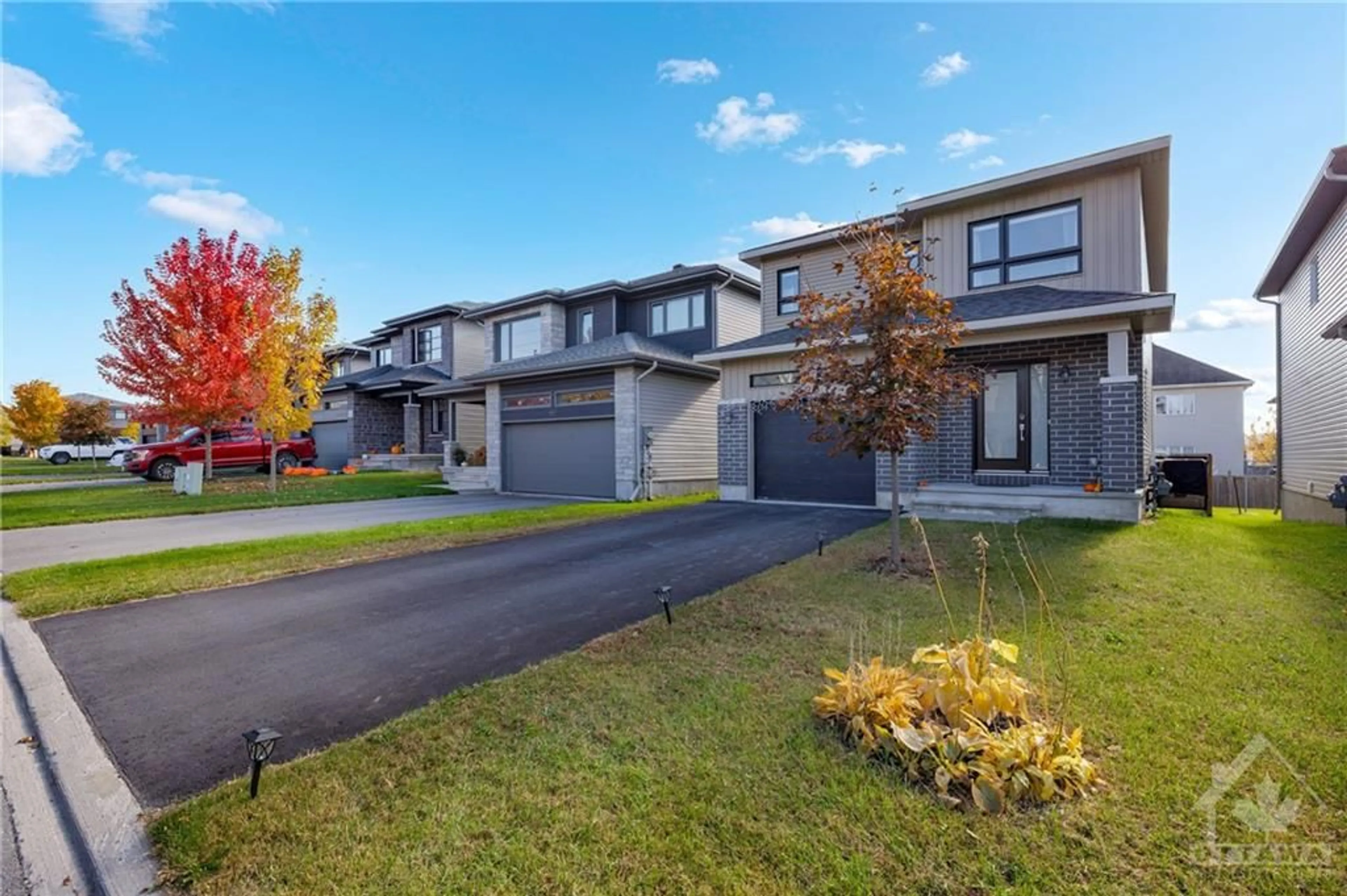 A pic from exterior of the house or condo, the street view for 193 ONYX Cres, Rockland Ontario K4K 0H5