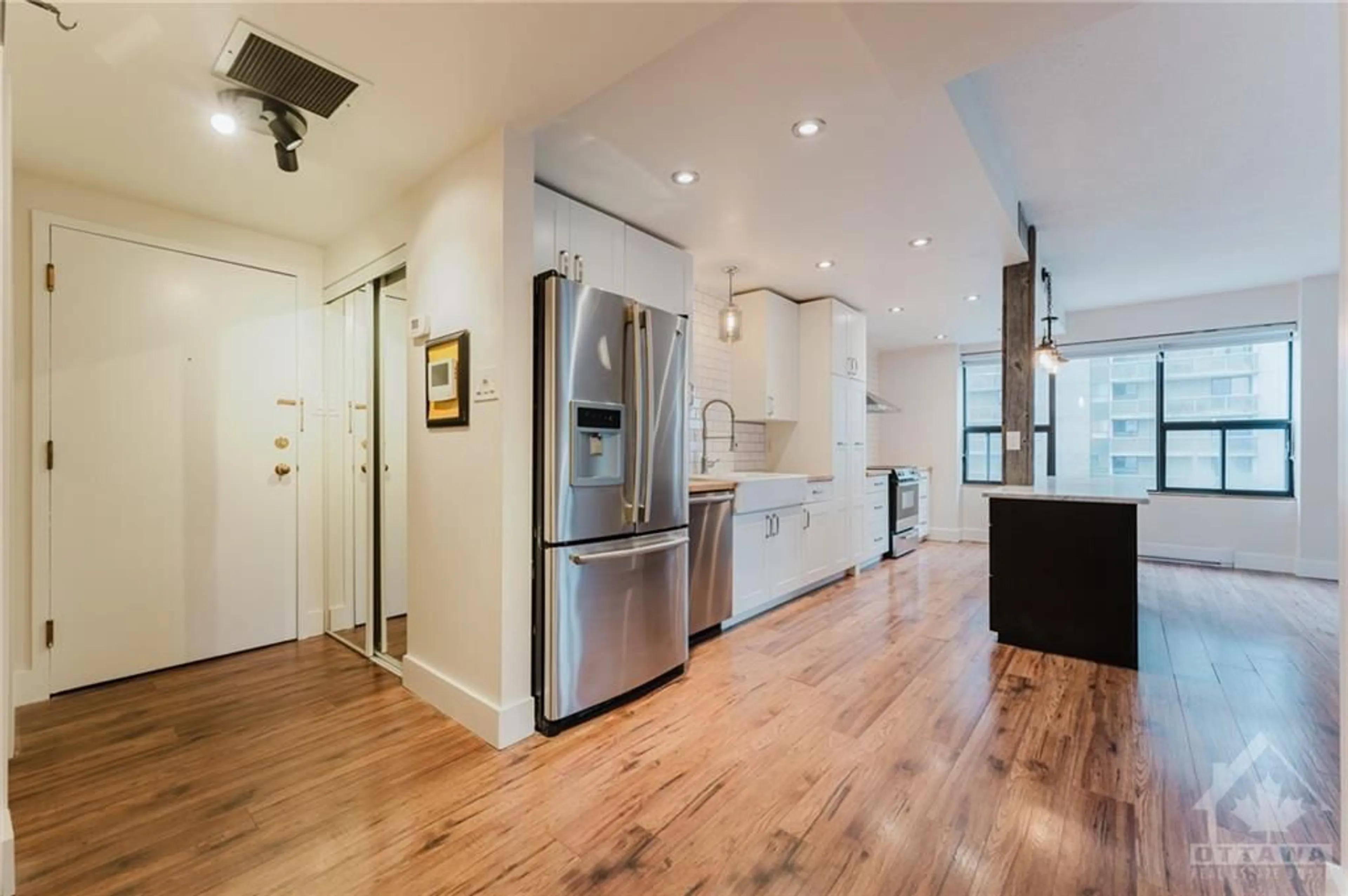 Open concept kitchen for 556 LAURIER Ave #906, Ottawa Ontario K1R 7X2