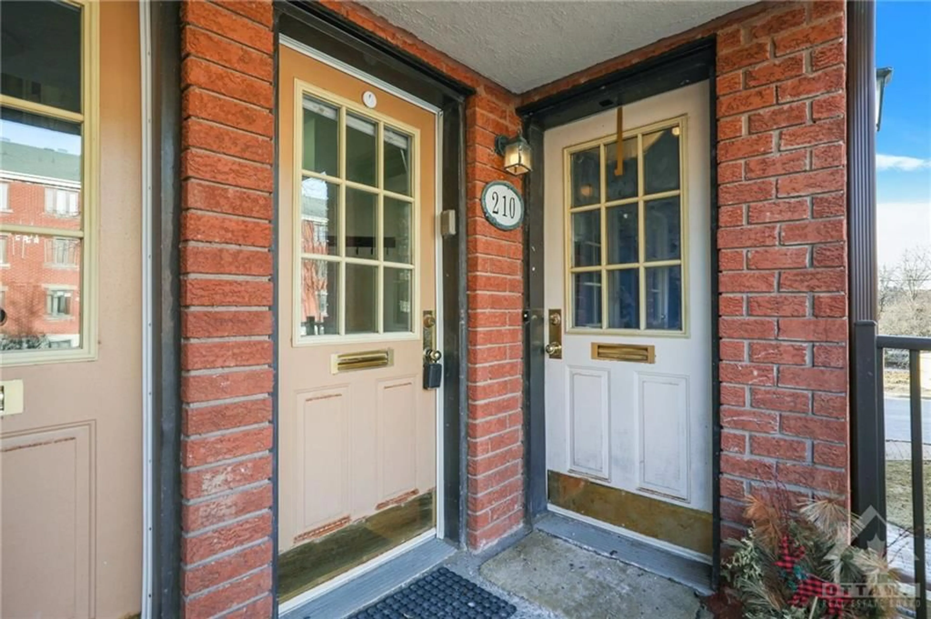 Indoor entryway, wood floors for 210 ALVIN Rd, Ottawa Ontario K1K 2V1