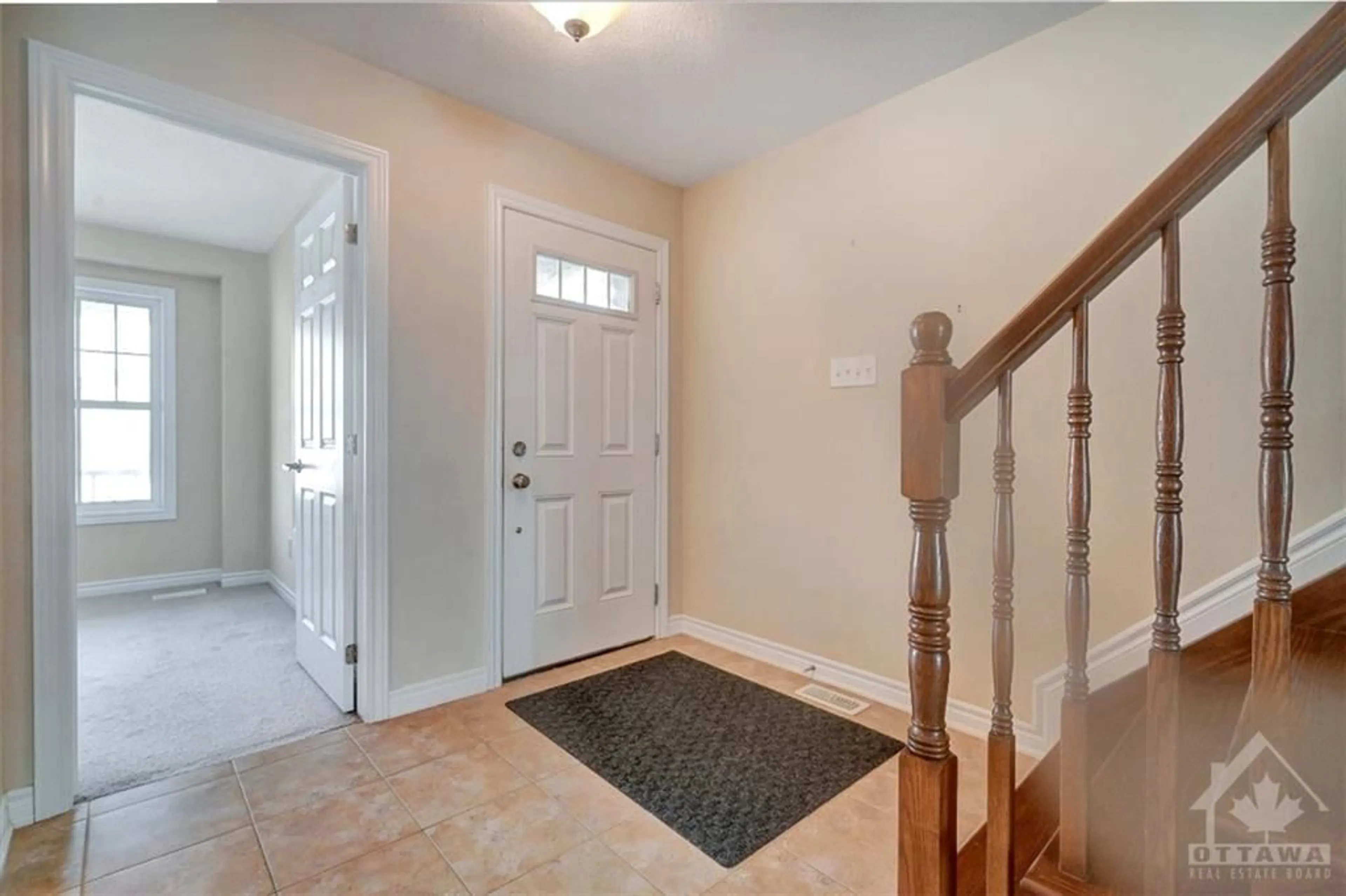 Indoor entryway, wood floors for 324 RIVER LANDING Ave, Ottawa Ontario K2J 3V3