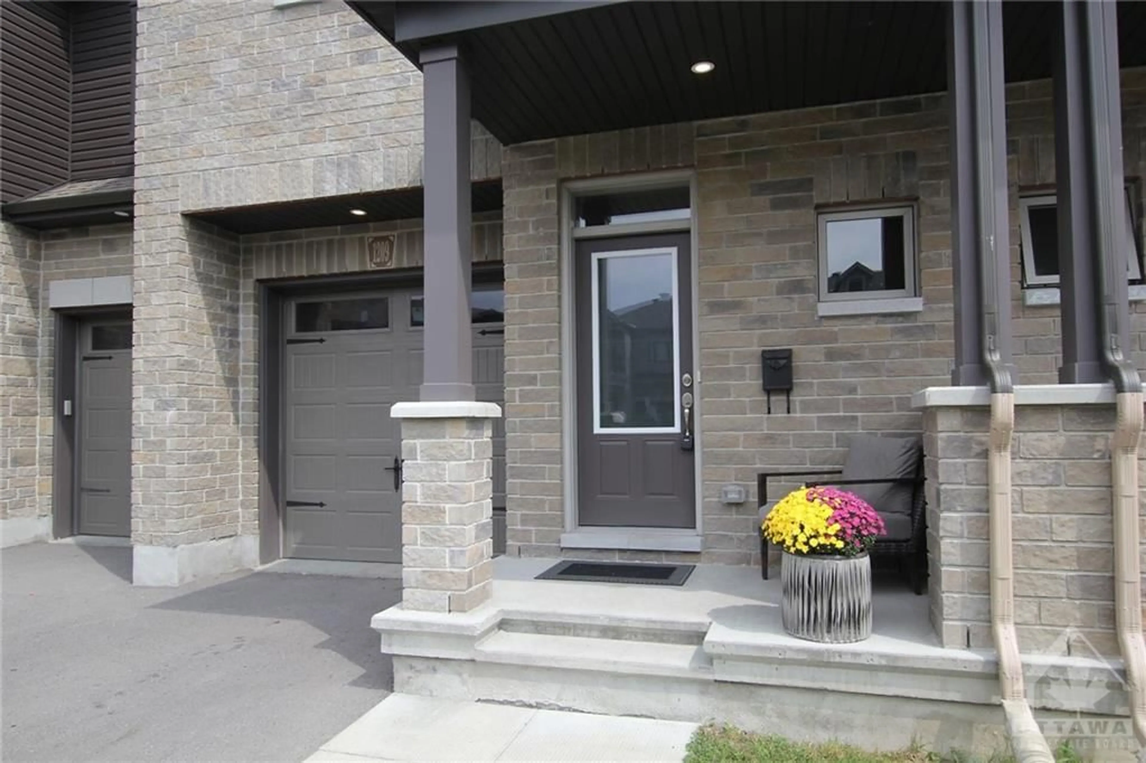 Indoor entryway, cement floor for 1209 CAVALLO St, Ottawa Ontario K2S 0Z4