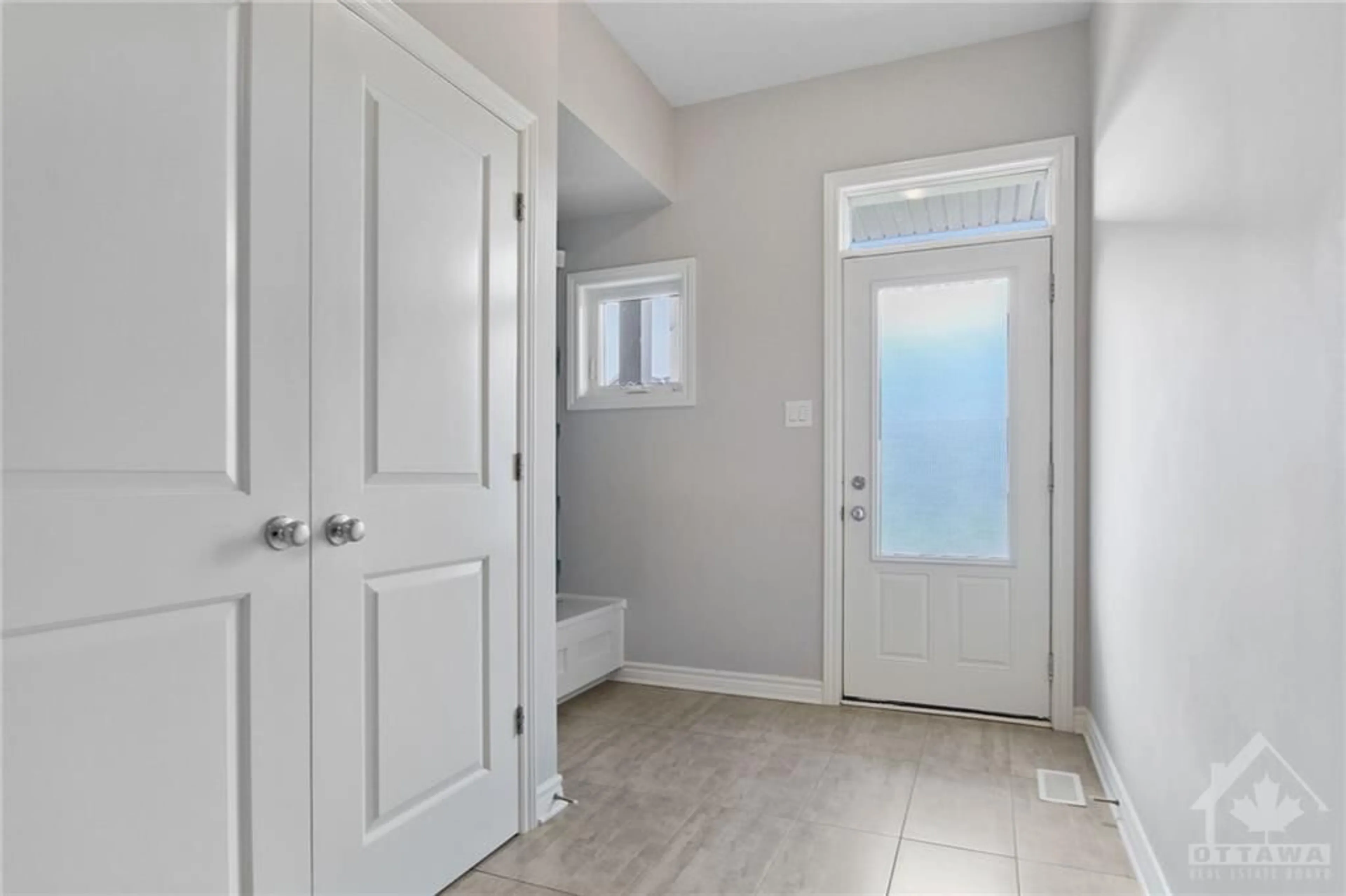 Indoor entryway, cement floor for 1209 CAVALLO St, Ottawa Ontario K2S 0Z4