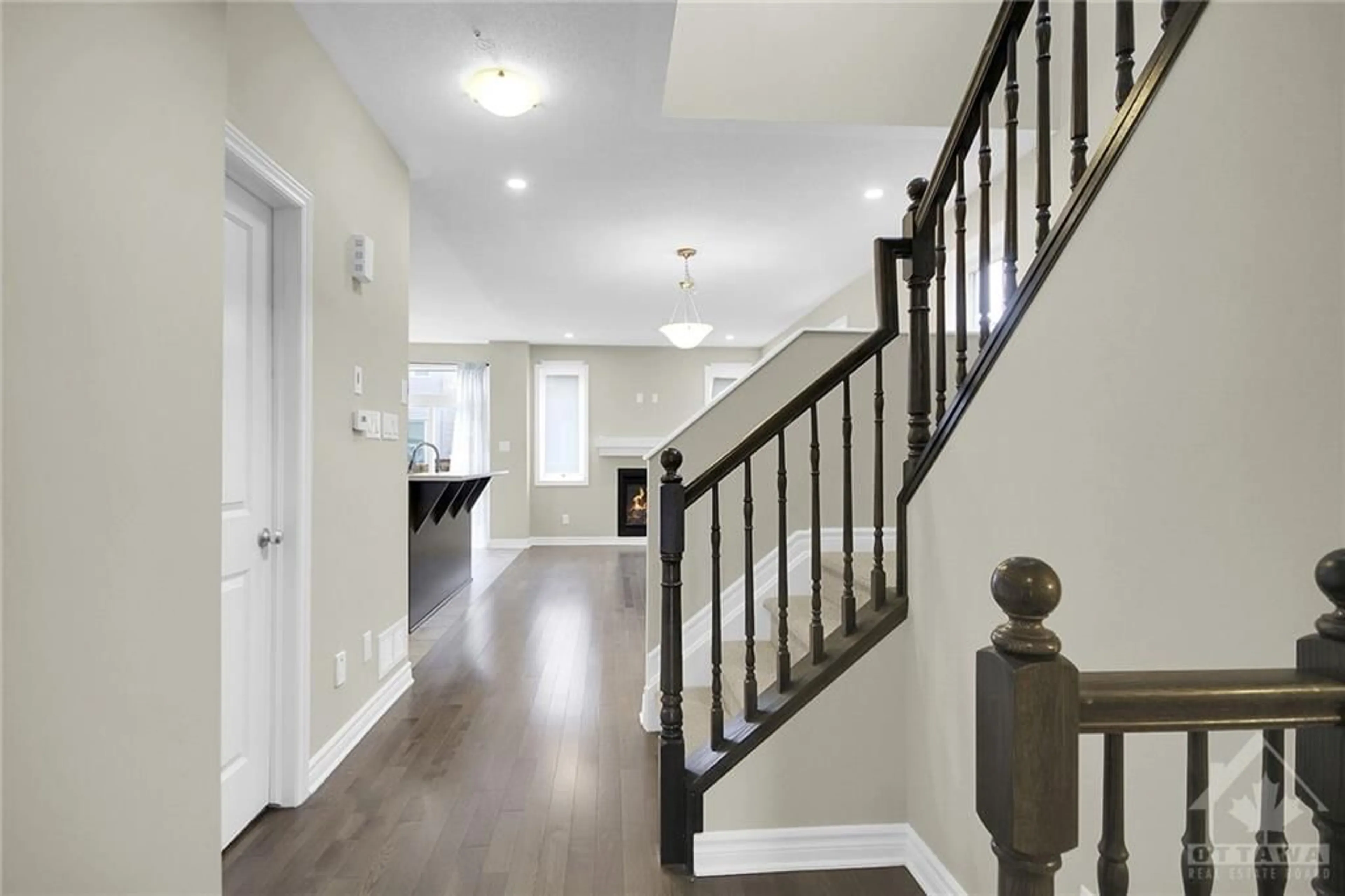 Indoor entryway, wood floors for 660 LAURALEAF Cres, Ottawa Ontario K2C 3H2