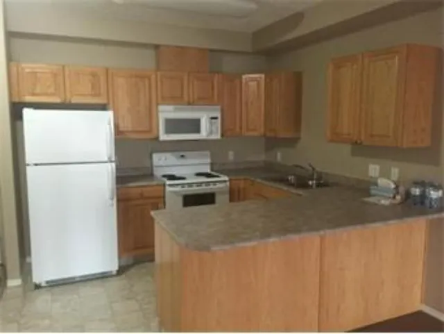9810 94 St #201, Peace River 2