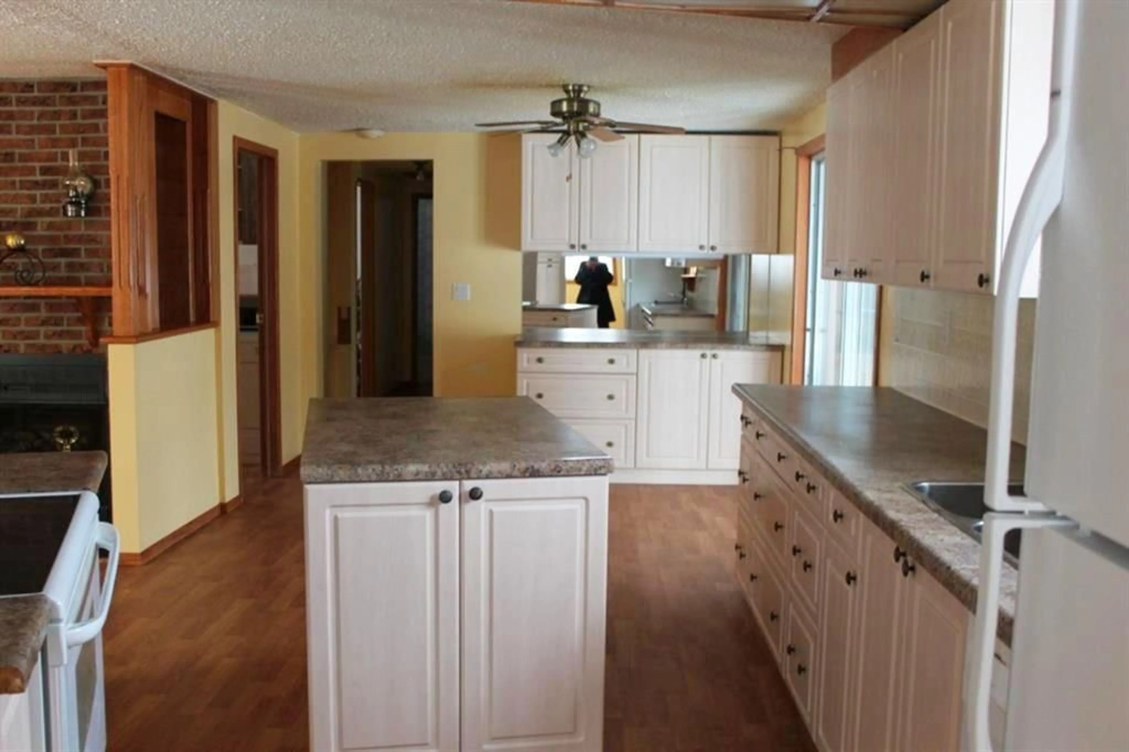 Kitchen for 700 8 St, Fox Creek Alberta T0H 1P0