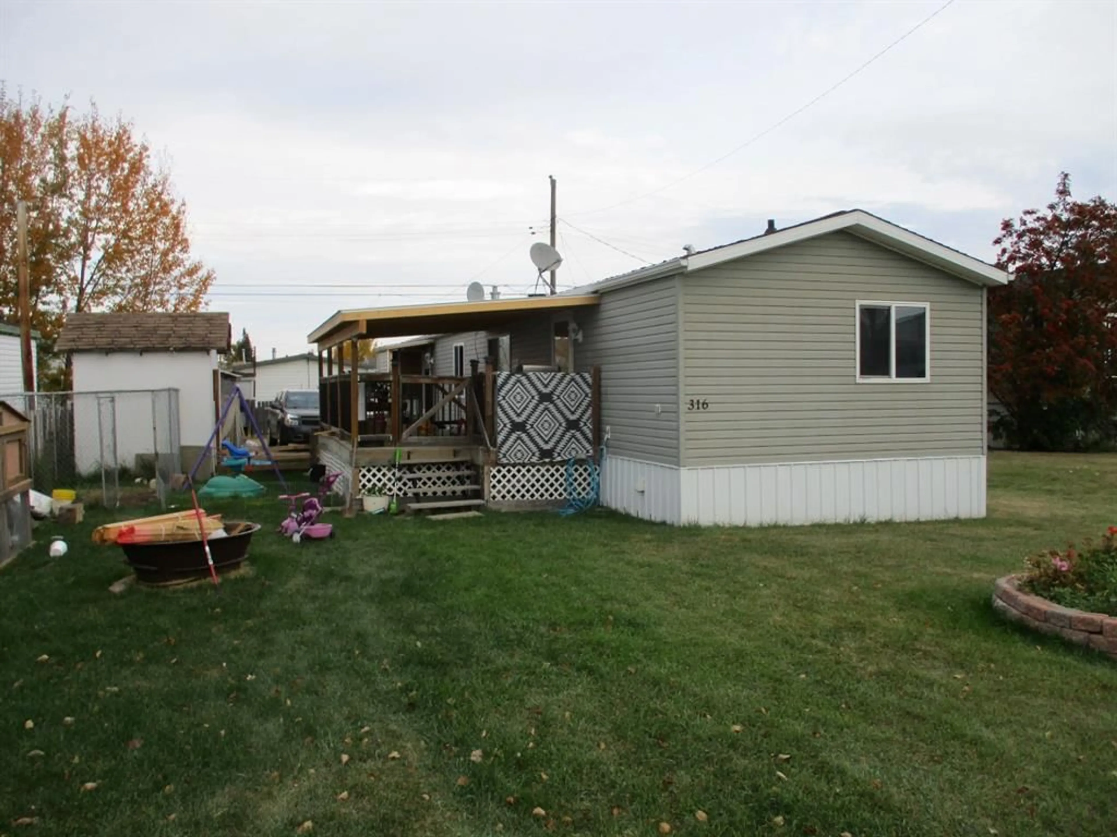 Frontside or backside of a home for 316 8th Ave, Manning Alberta T0H 2M0