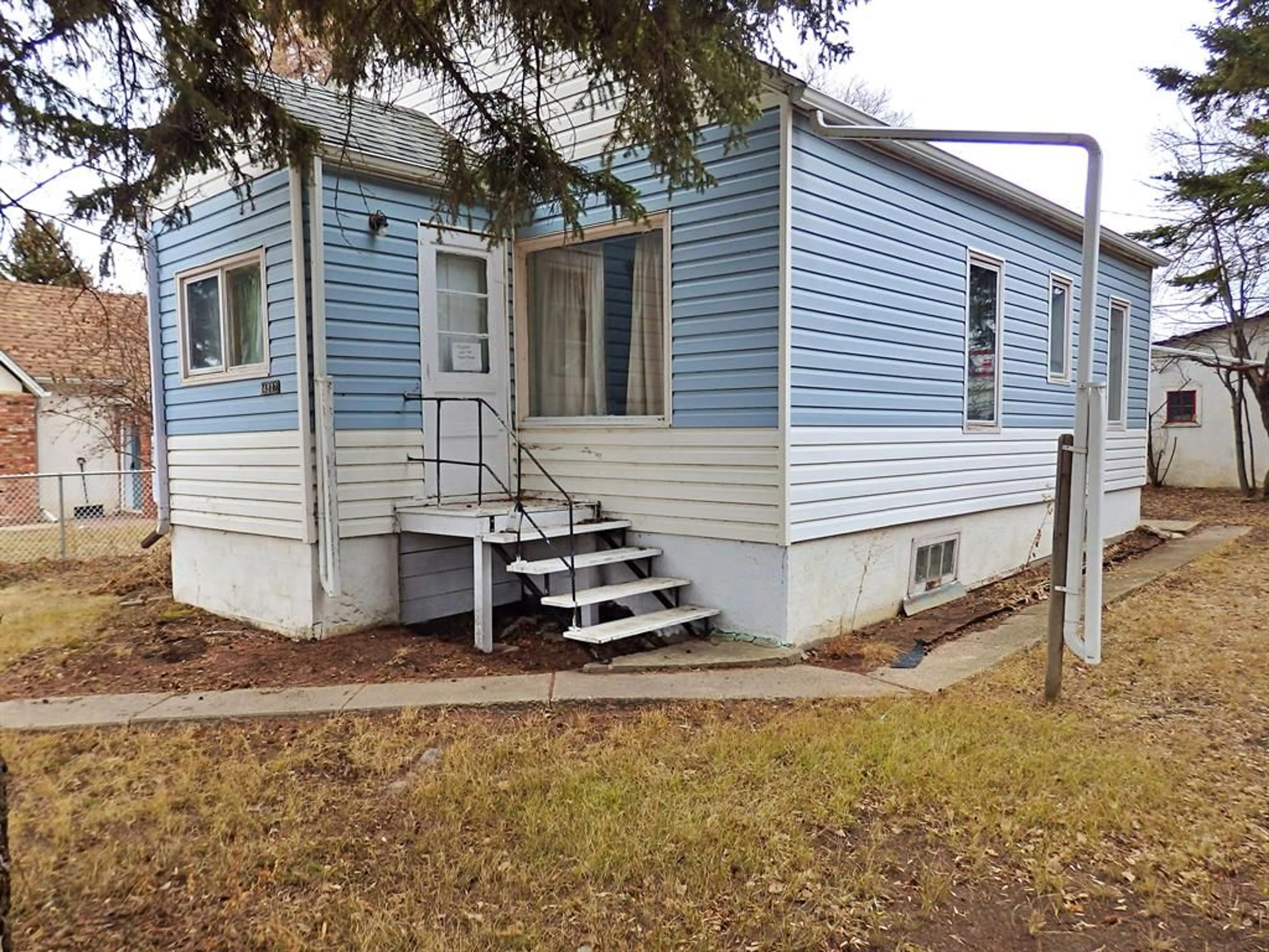 Outside view for 4907 51 Ave, Vermilion Alberta T9X 1S8