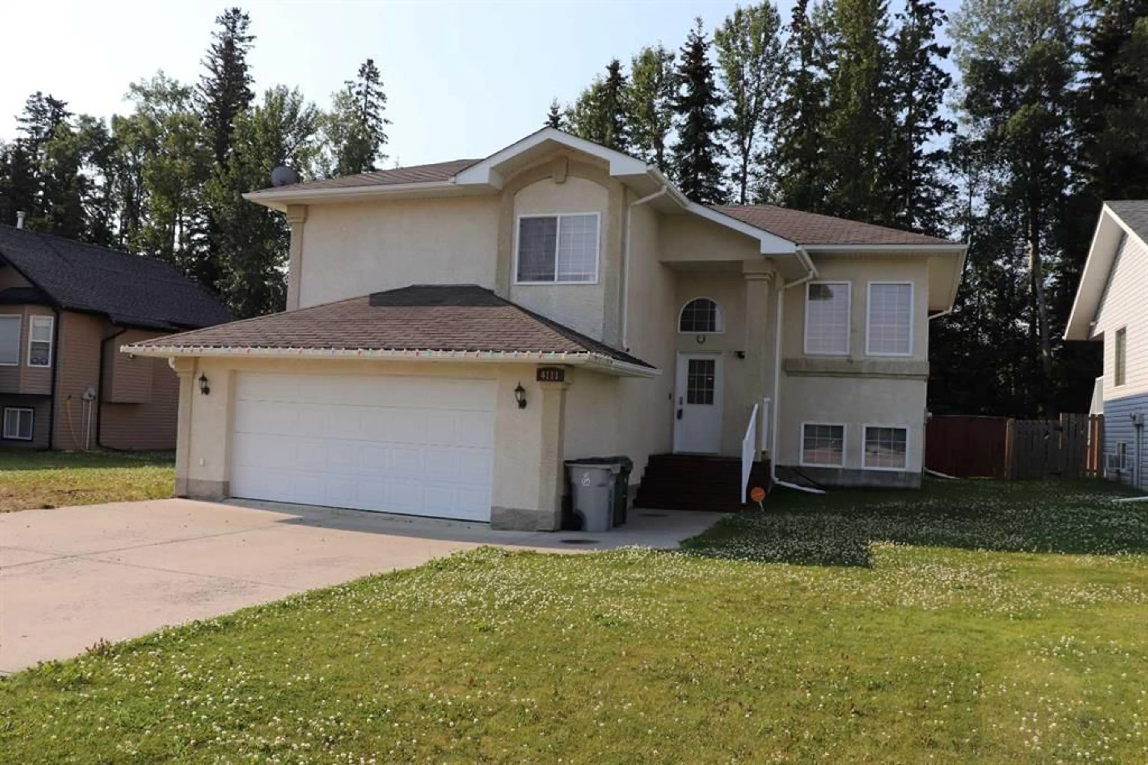 Frontside or backside of a home for 4111 15 Avenue, Edson Alberta T7E 0A5