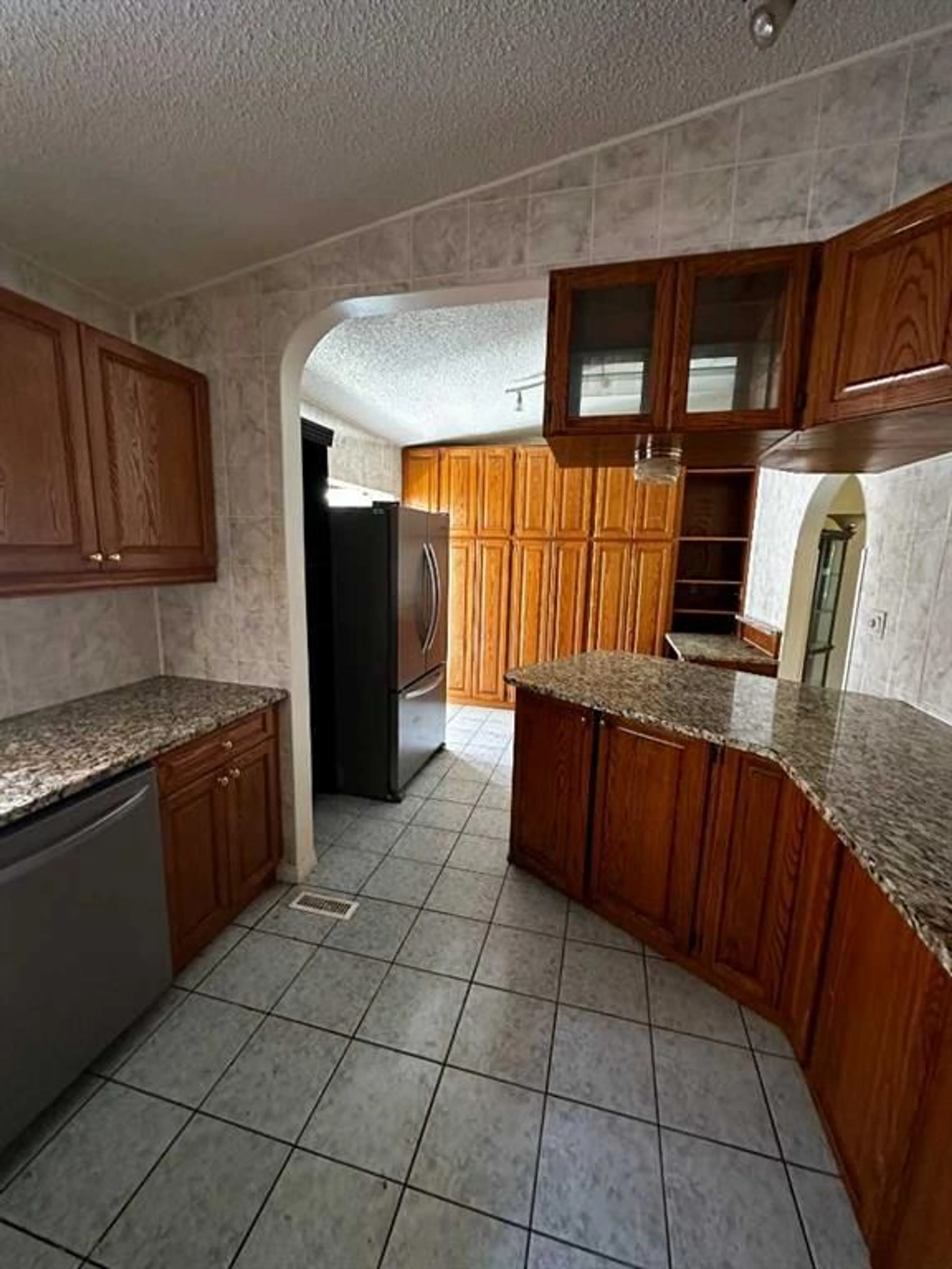 Kitchen for 280 Beaton Pl, Fort McMurray Alberta T9K 2B8