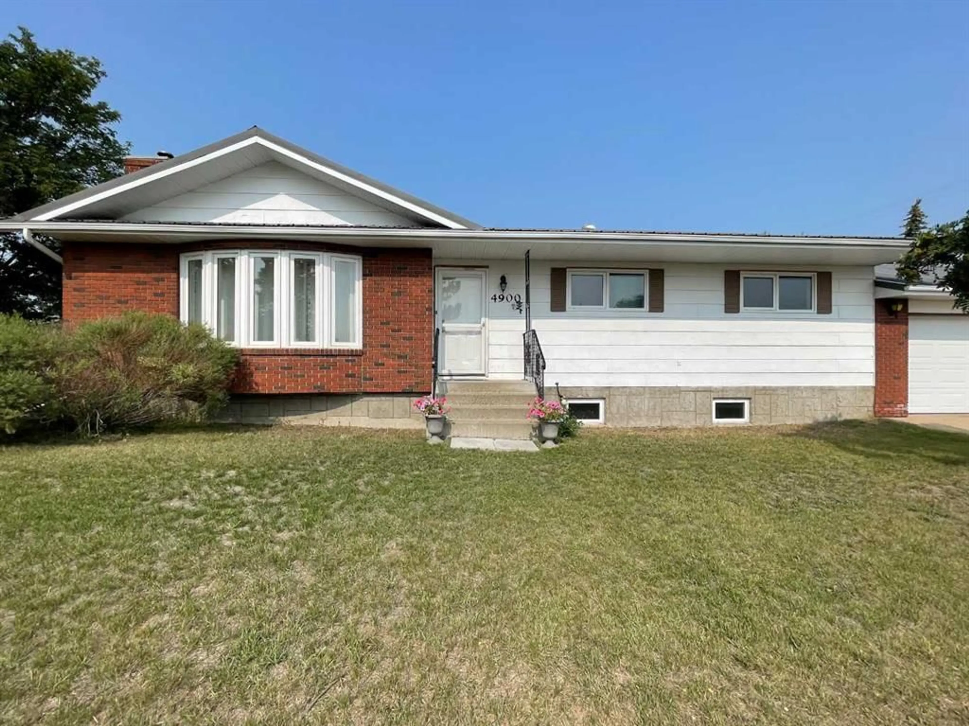 Frontside or backside of a home for 4900 2nd Ave, Chauvin Alberta T0B 0V0