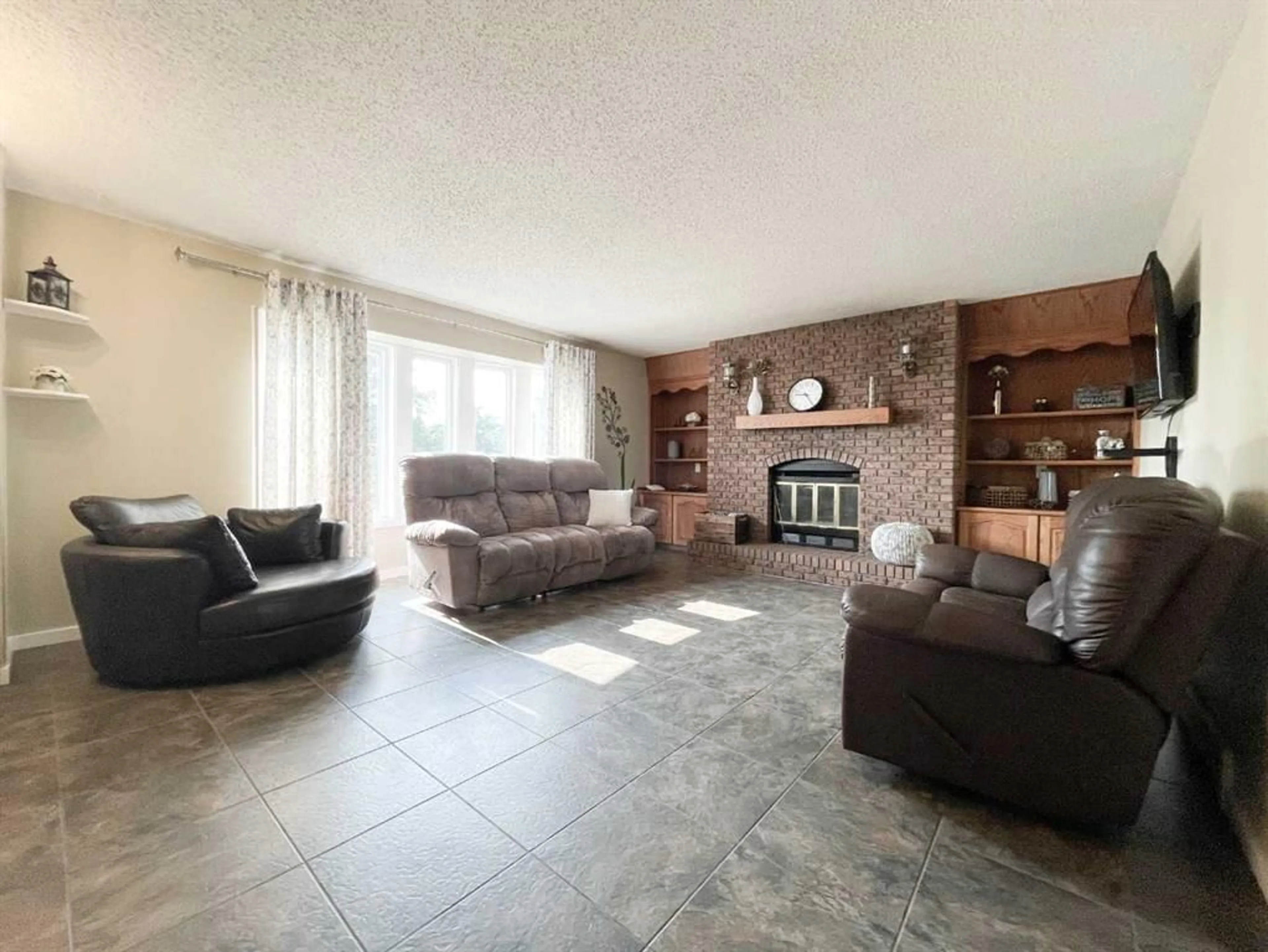 Living room for 4900 2nd Ave, Chauvin Alberta T0B 0V0