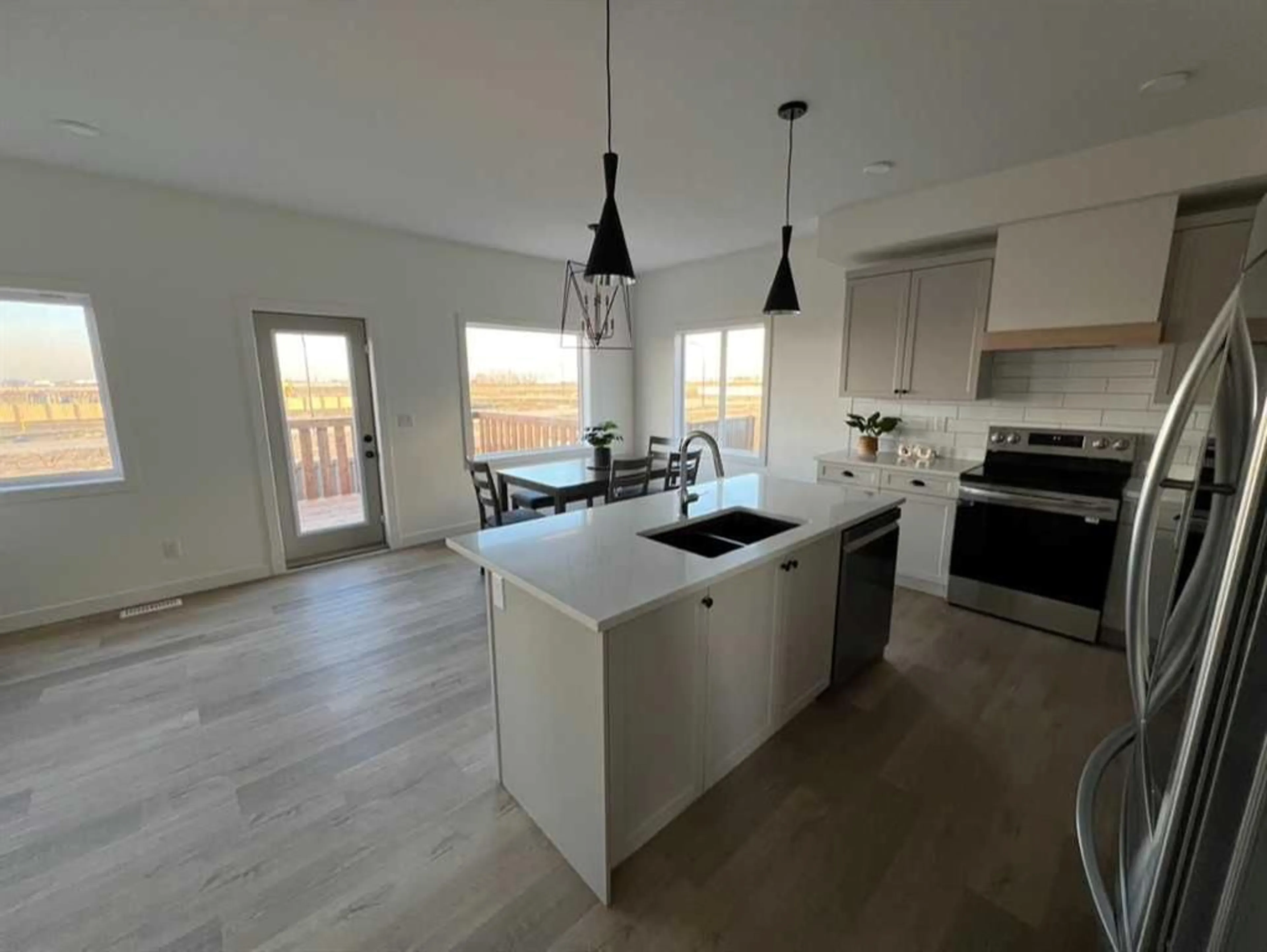 Contemporary kitchen for 11850 84 Ave #208, Grande Prairie Alberta T8W 0M4