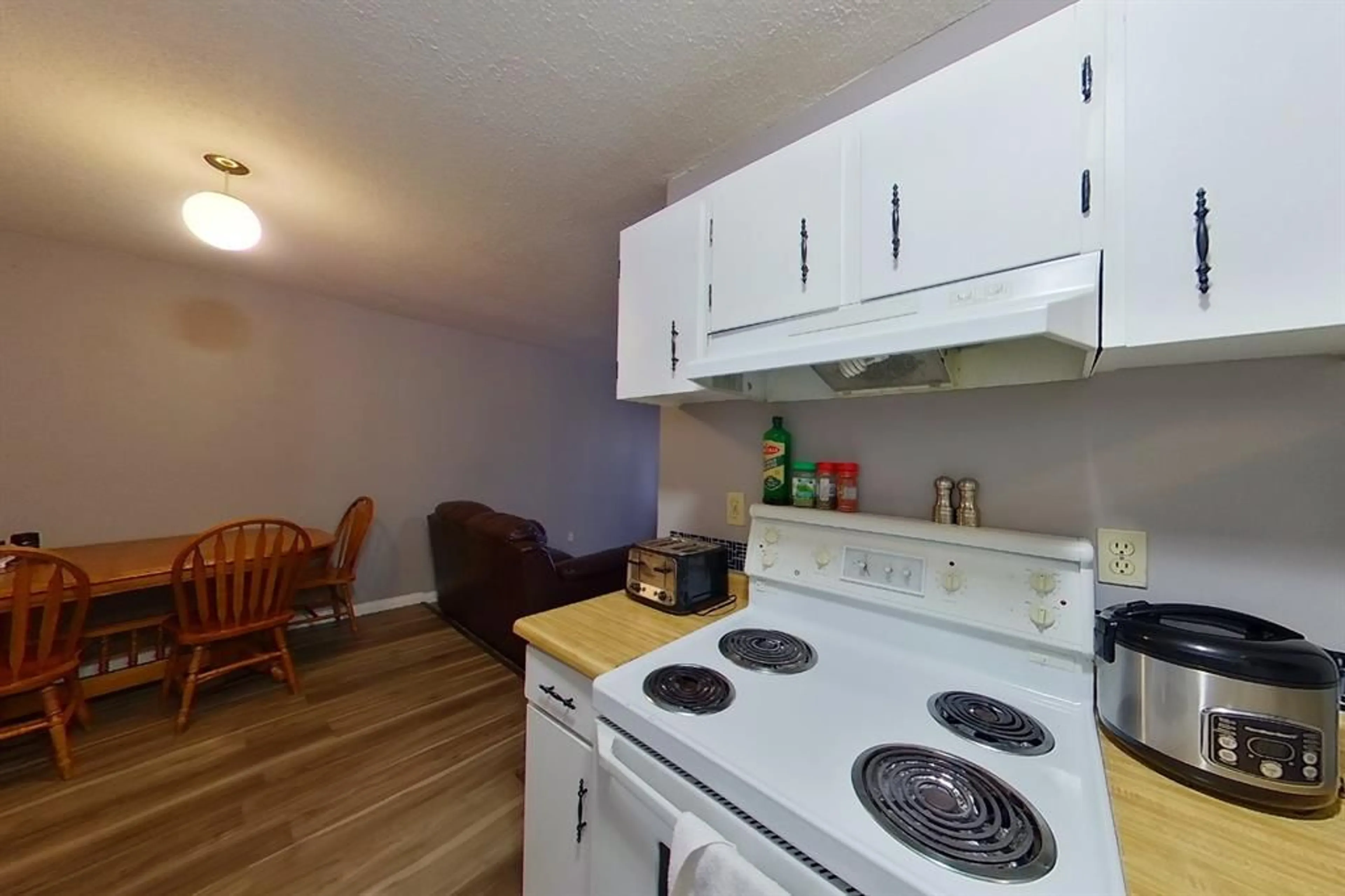 Standard kitchen for 5611 9 Ave #308B, Edson Alberta T7E 1R5