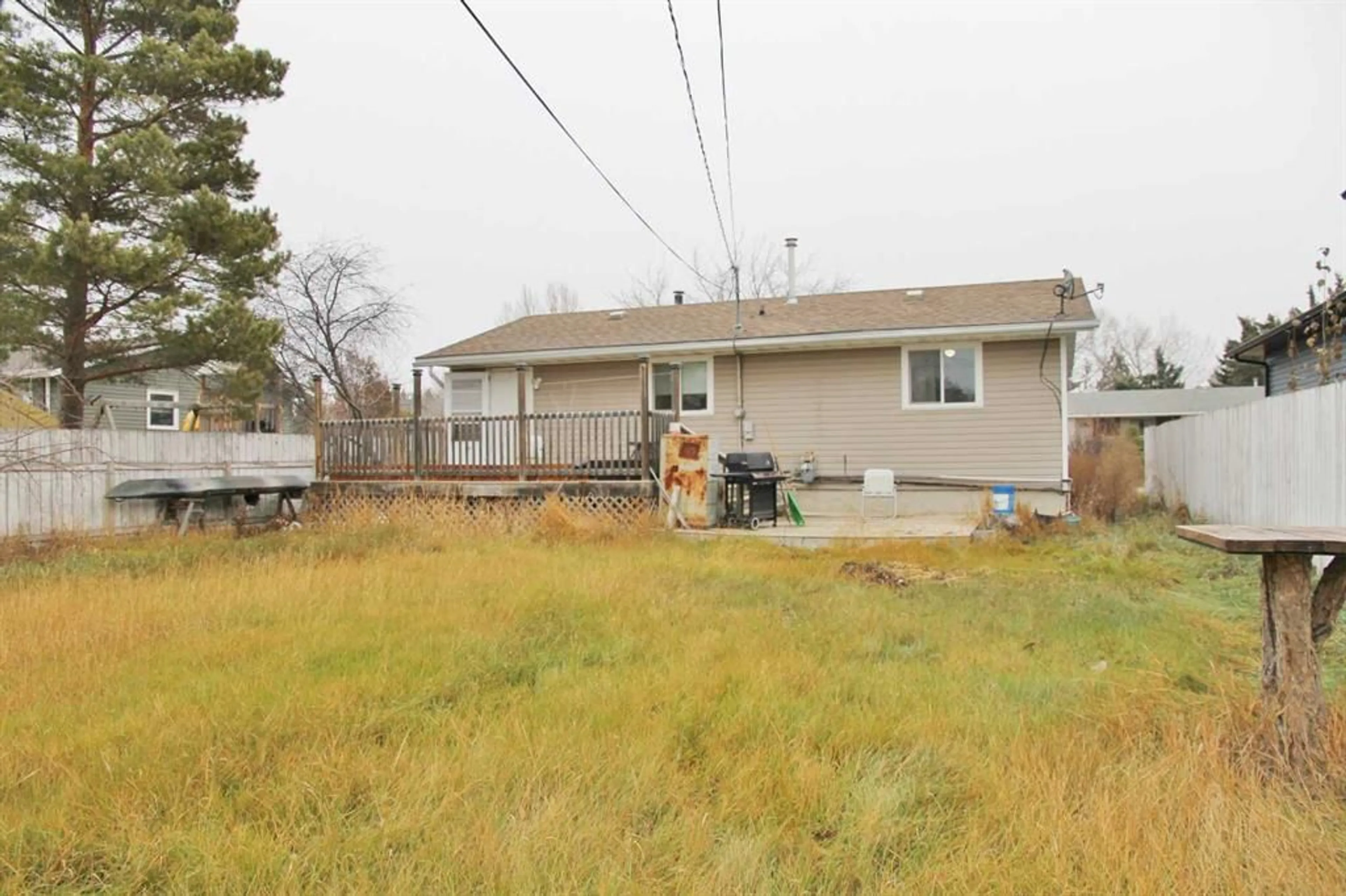 Frontside or backside of a home for 104 4 St, Lashburn Saskatchewan S0M 1H0