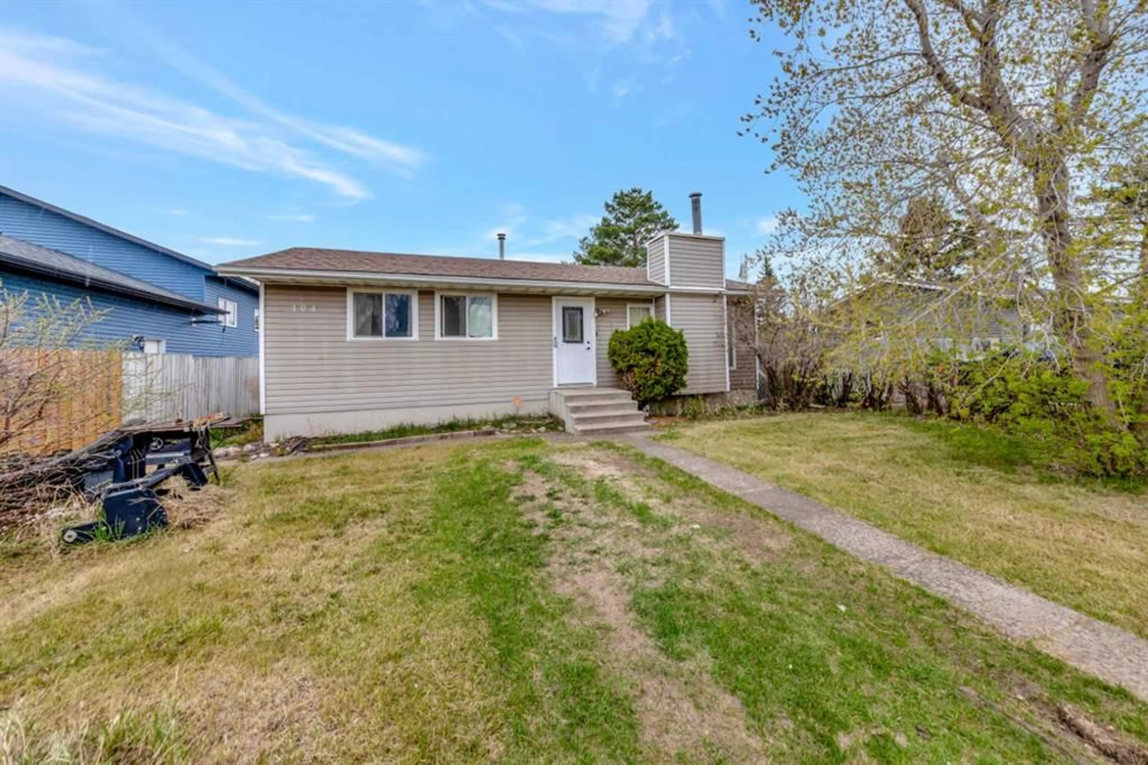 Standard kitchen for 104 4 St, Lashburn Saskatchewan S0M 1H0