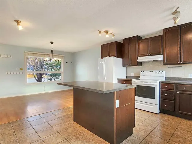 10849 98 Ave, Grande Cache 4