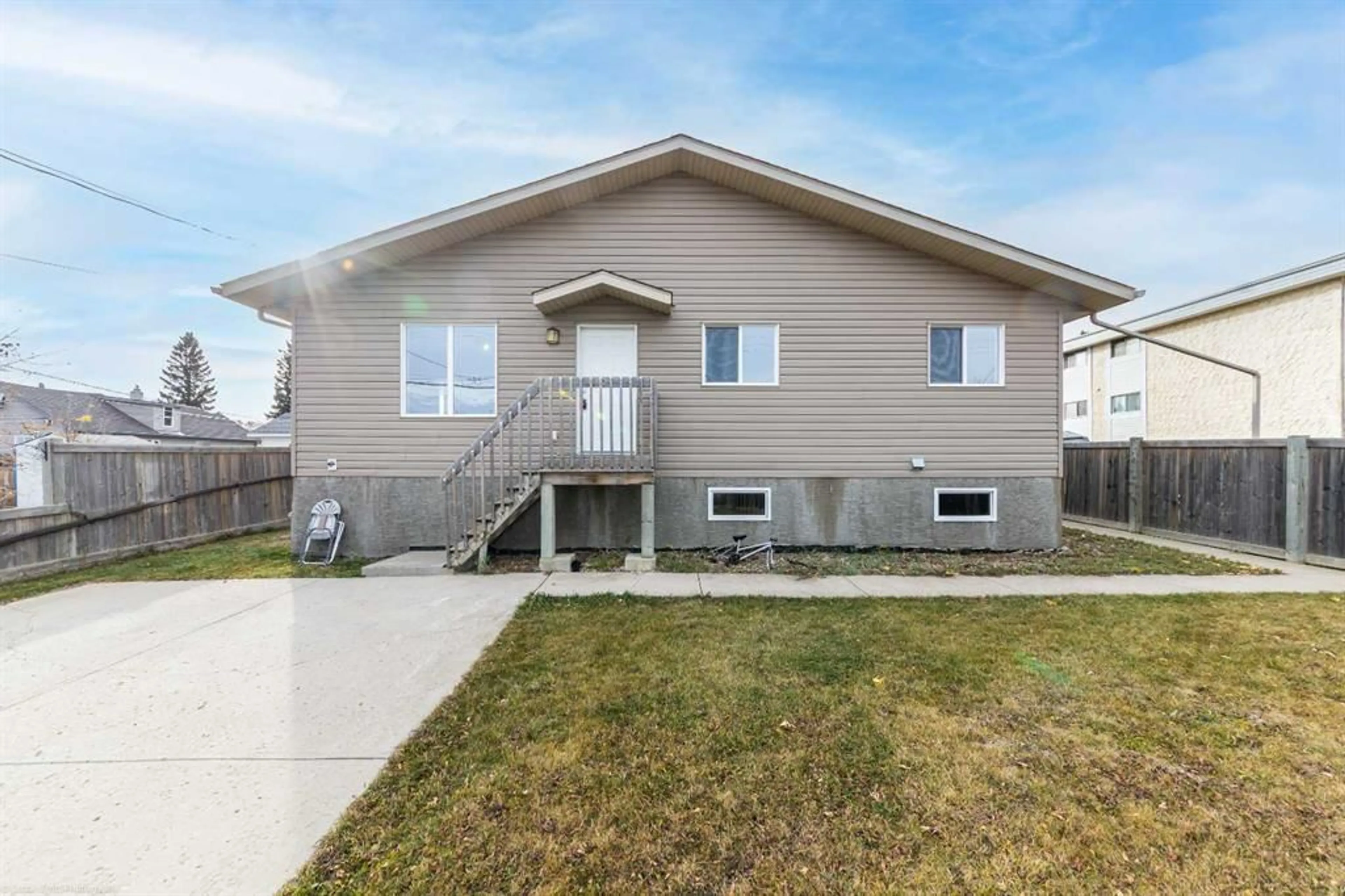 Frontside or backside of a home for 5110 57 St #3, Lloydminster Alberta T9V 0V3