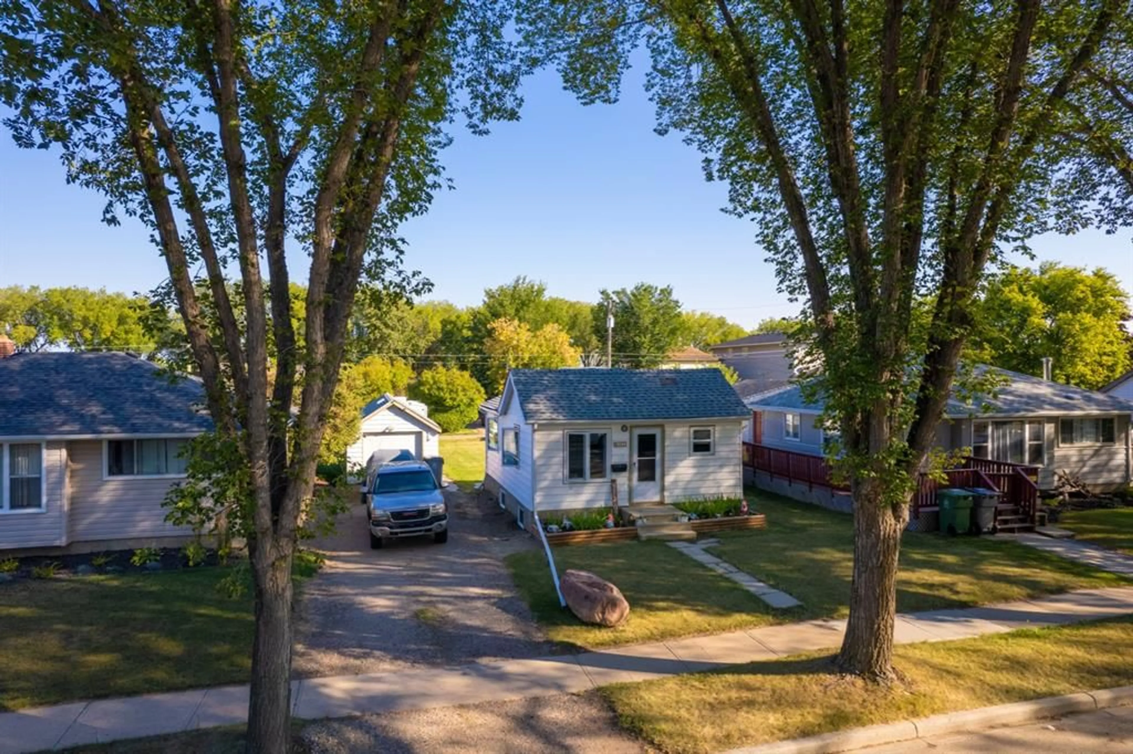 Street view for 5014 55 St, Lloydminster Alberta T9V 0S7