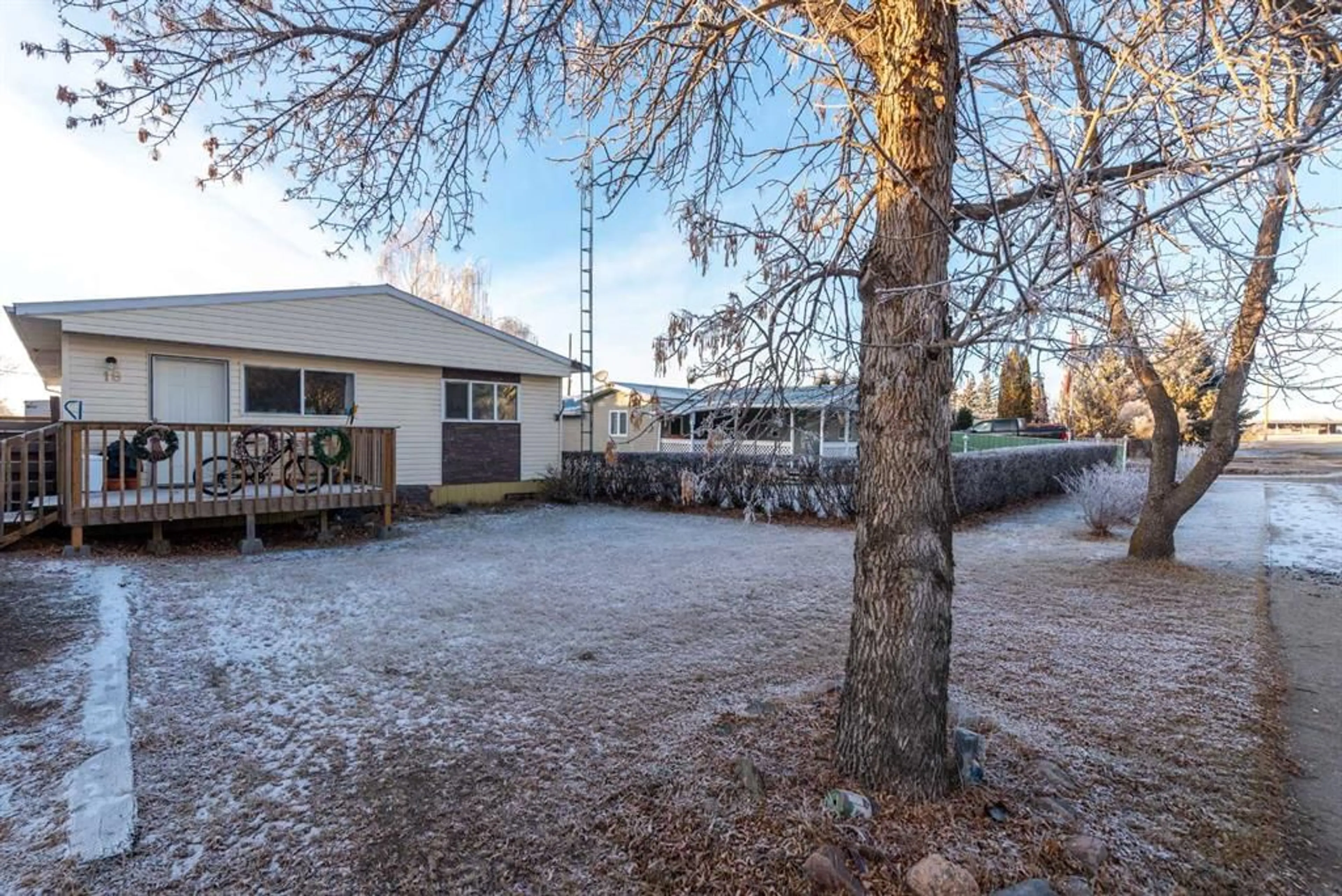 Patio for 18 3 St, Marsden Saskatchewan S0M 1P0