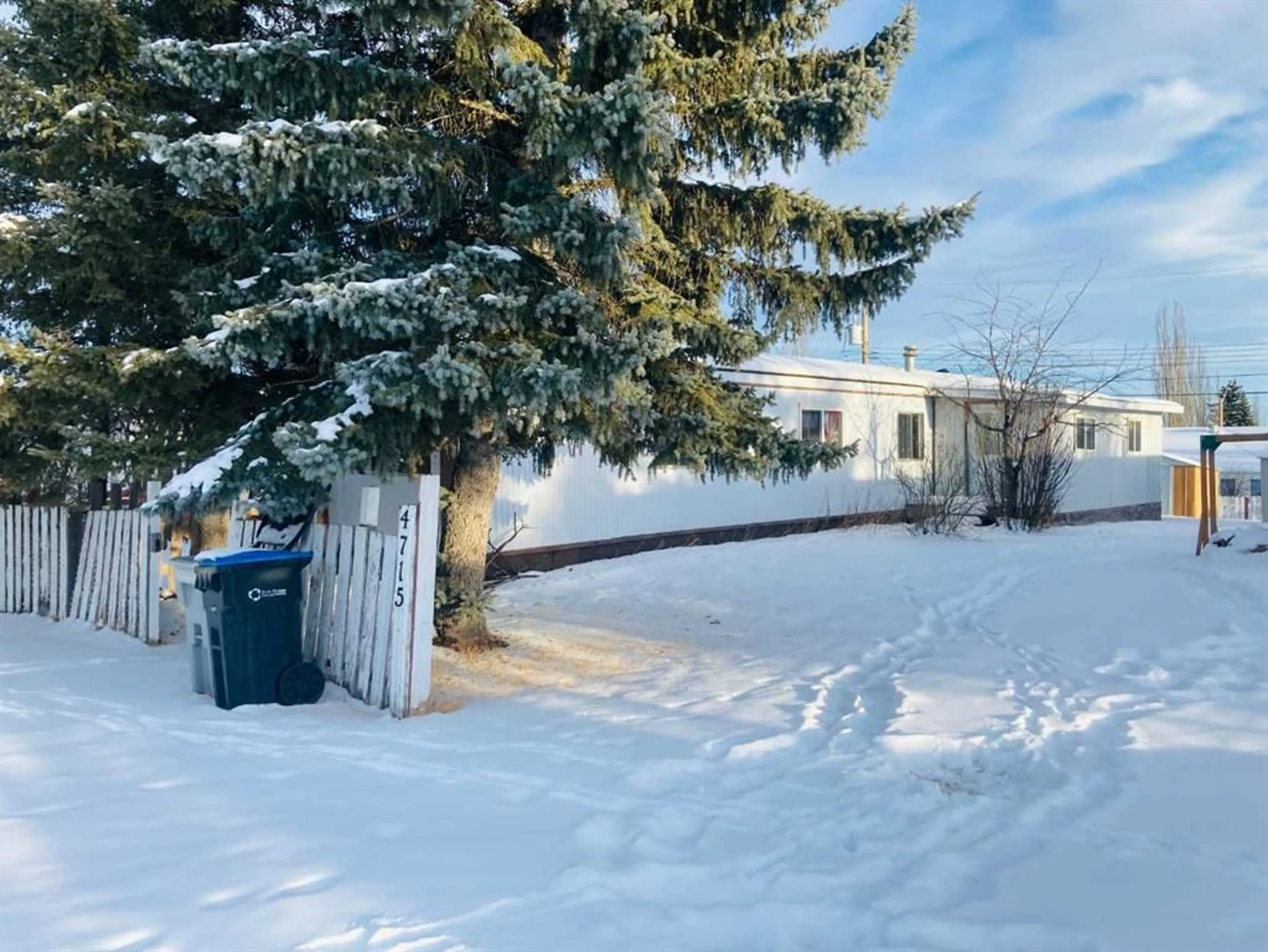 A pic from exterior of the house or condo for 4715 45th St, Mayerthorpe Alberta T0E 1N0