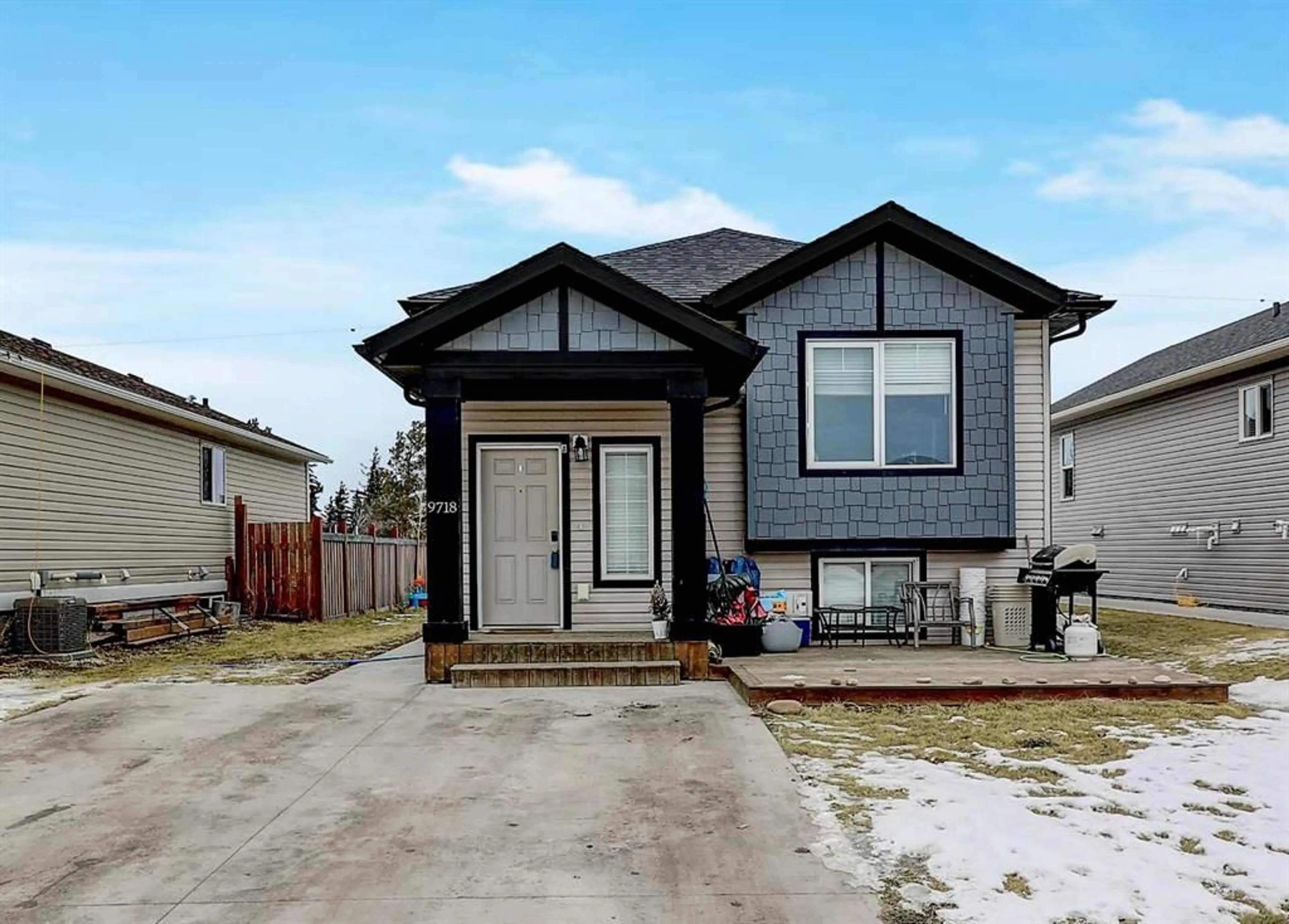 Frontside or backside of a home for 9718 113 Ave, Clairmont Alberta T0H0W3