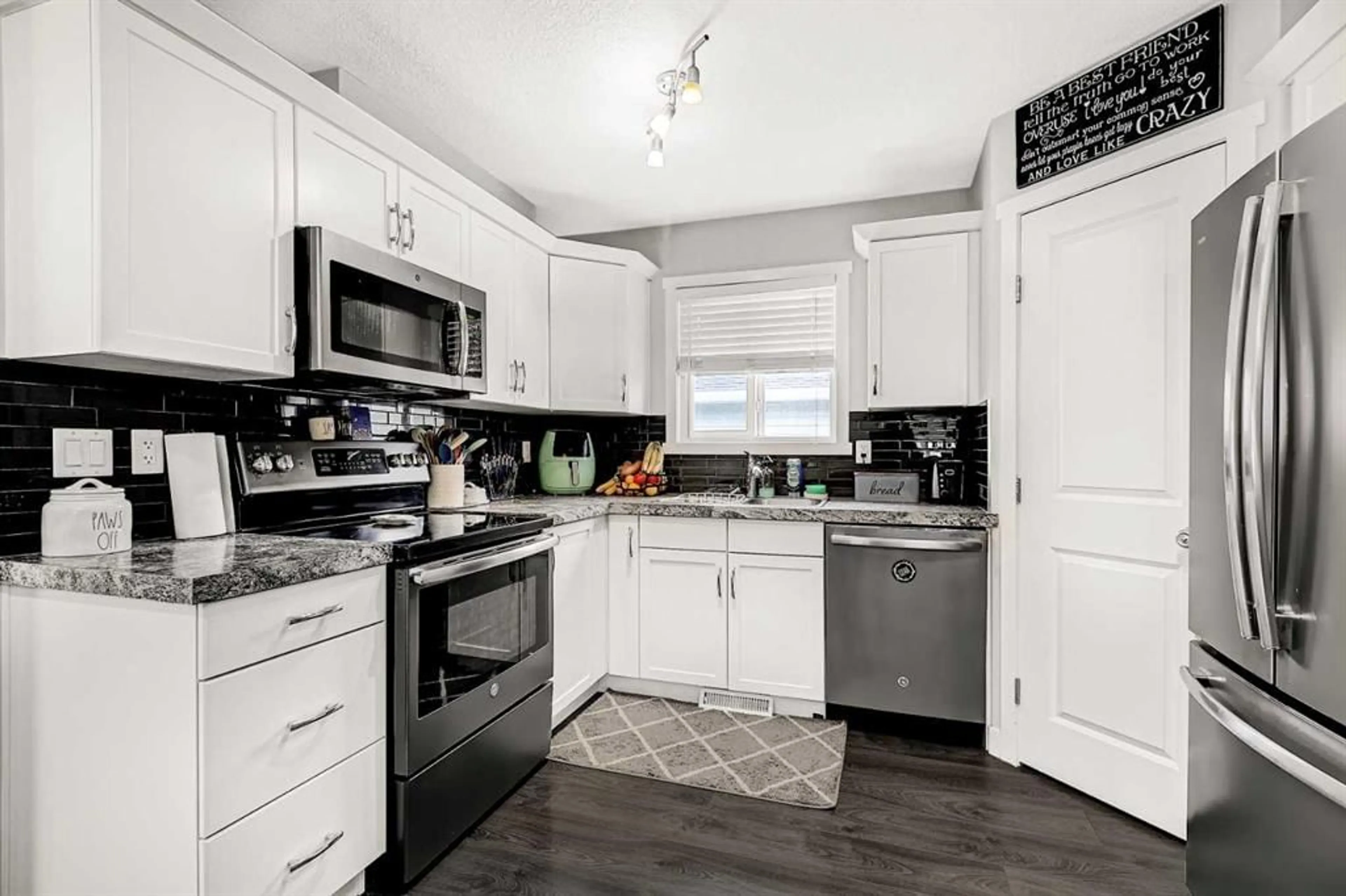 Kitchen for 9718 113 Ave, Clairmont Alberta T0H0W3