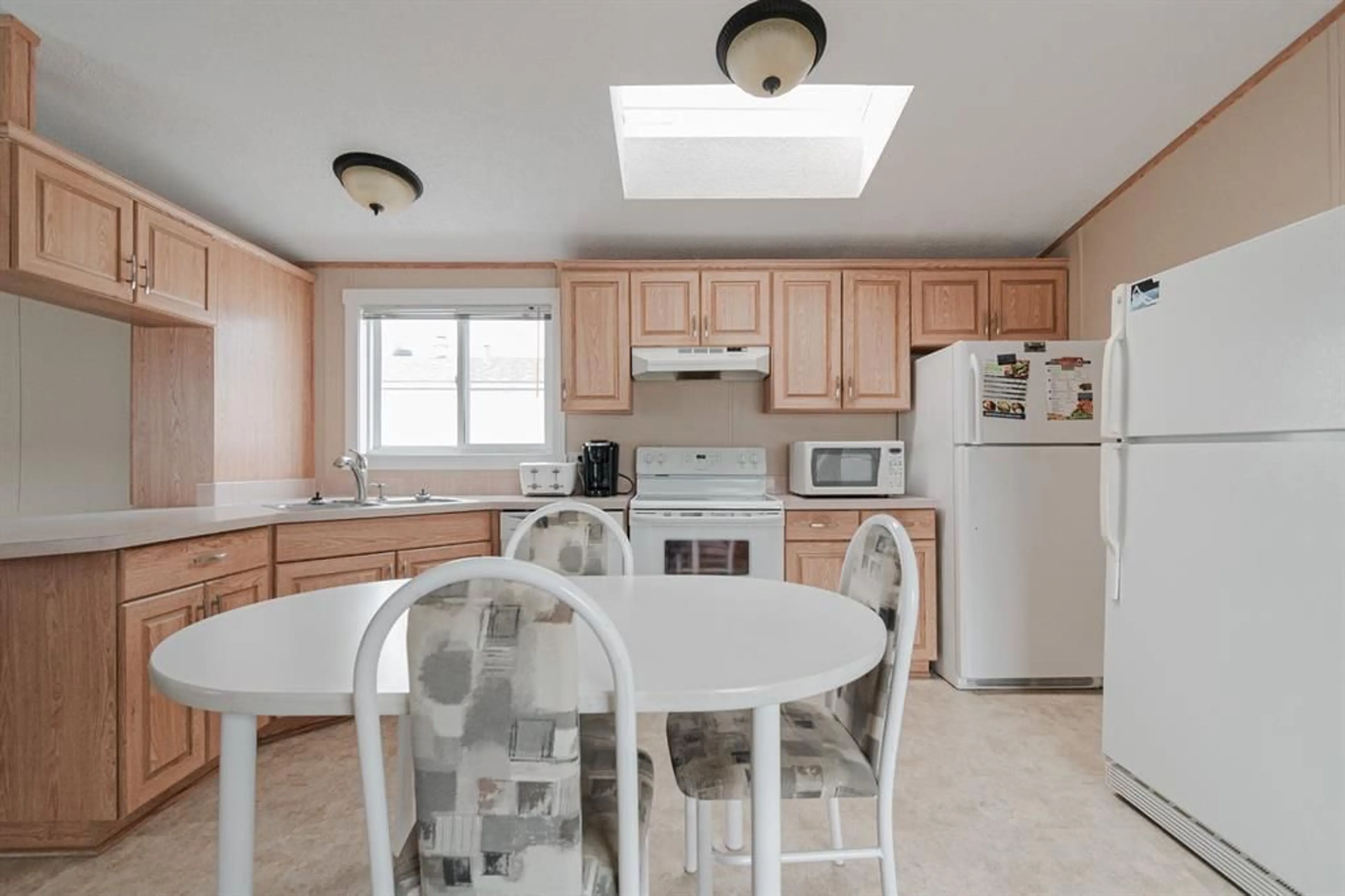 Standard kitchen for 284 Cree Rd, Fort McMurray Alberta T9K 1Y3