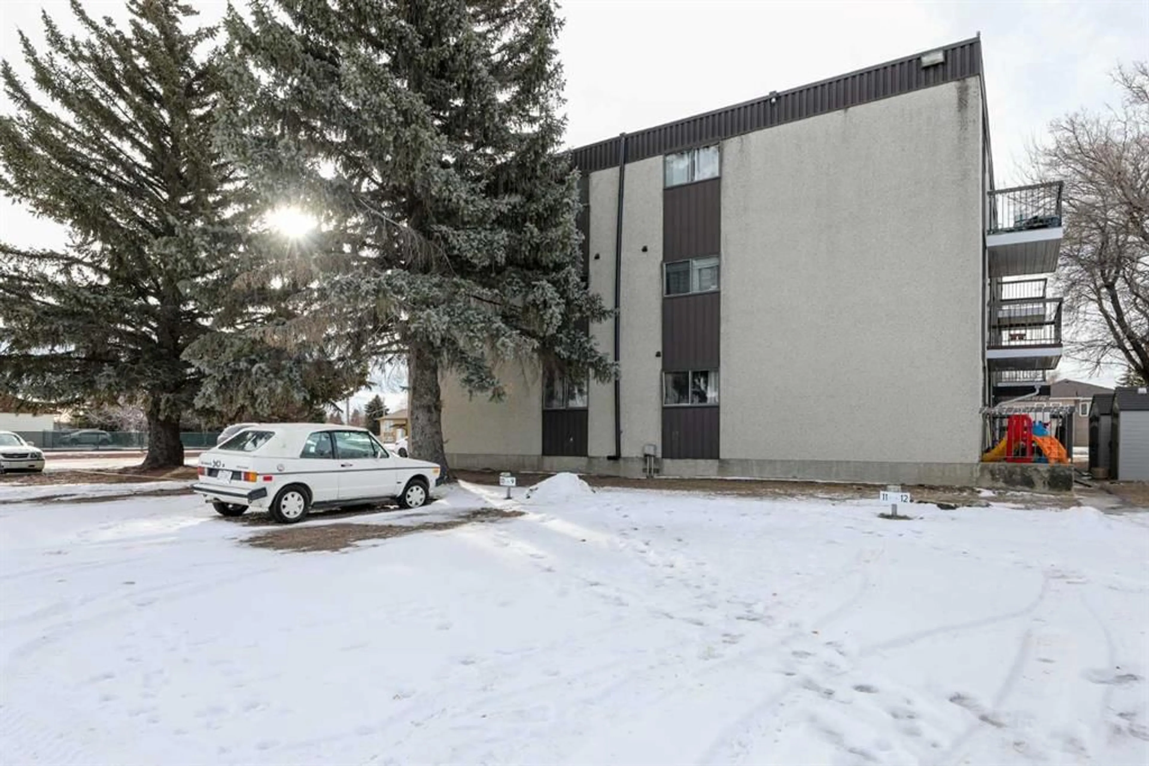 A pic from exterior of the house or condo for 6202 52 St, Taber Alberta T1G1J7