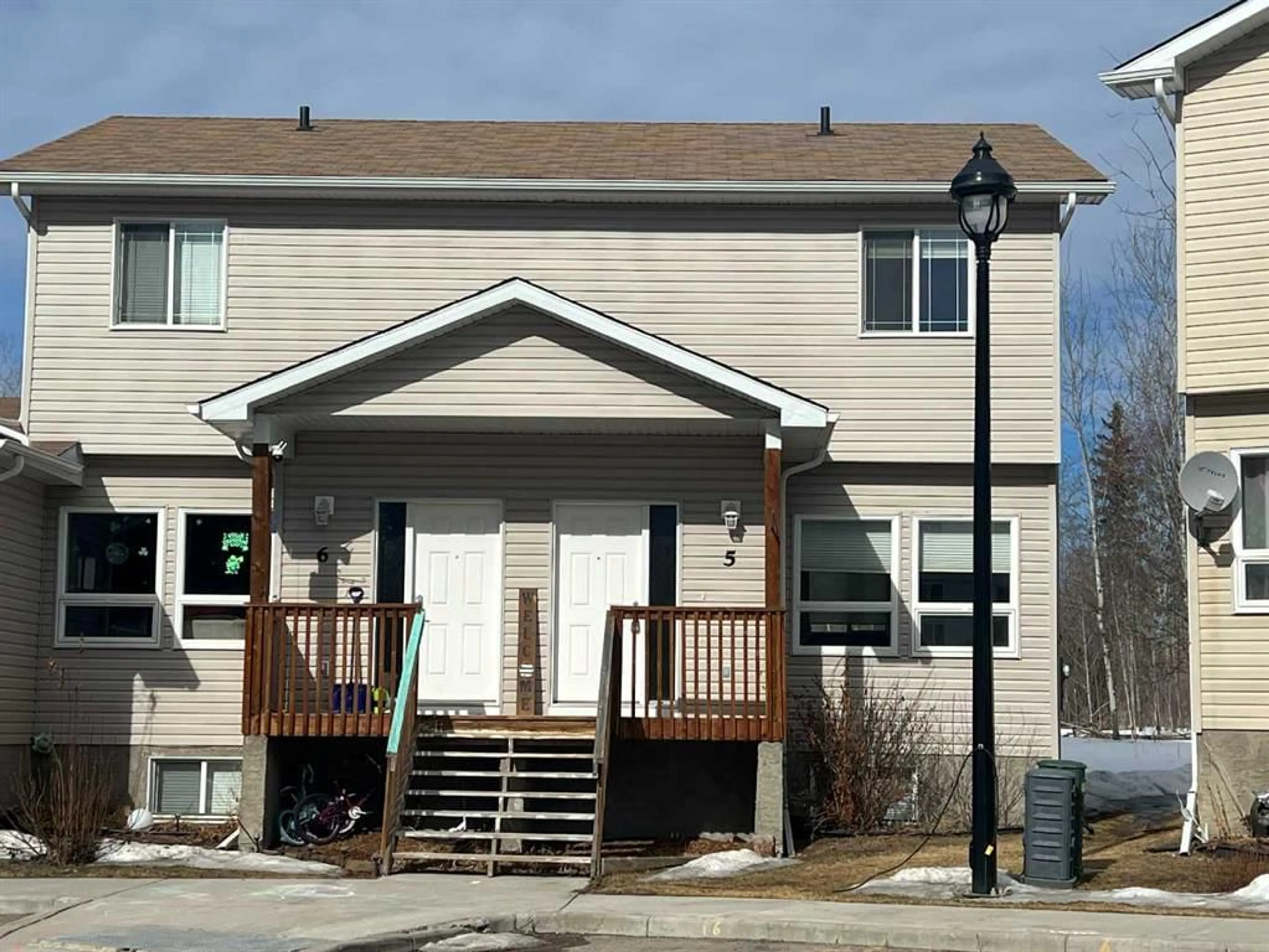 A pic from exterior of the house or condo for 624 41 St #5, Edson Alberta T7E 1A2