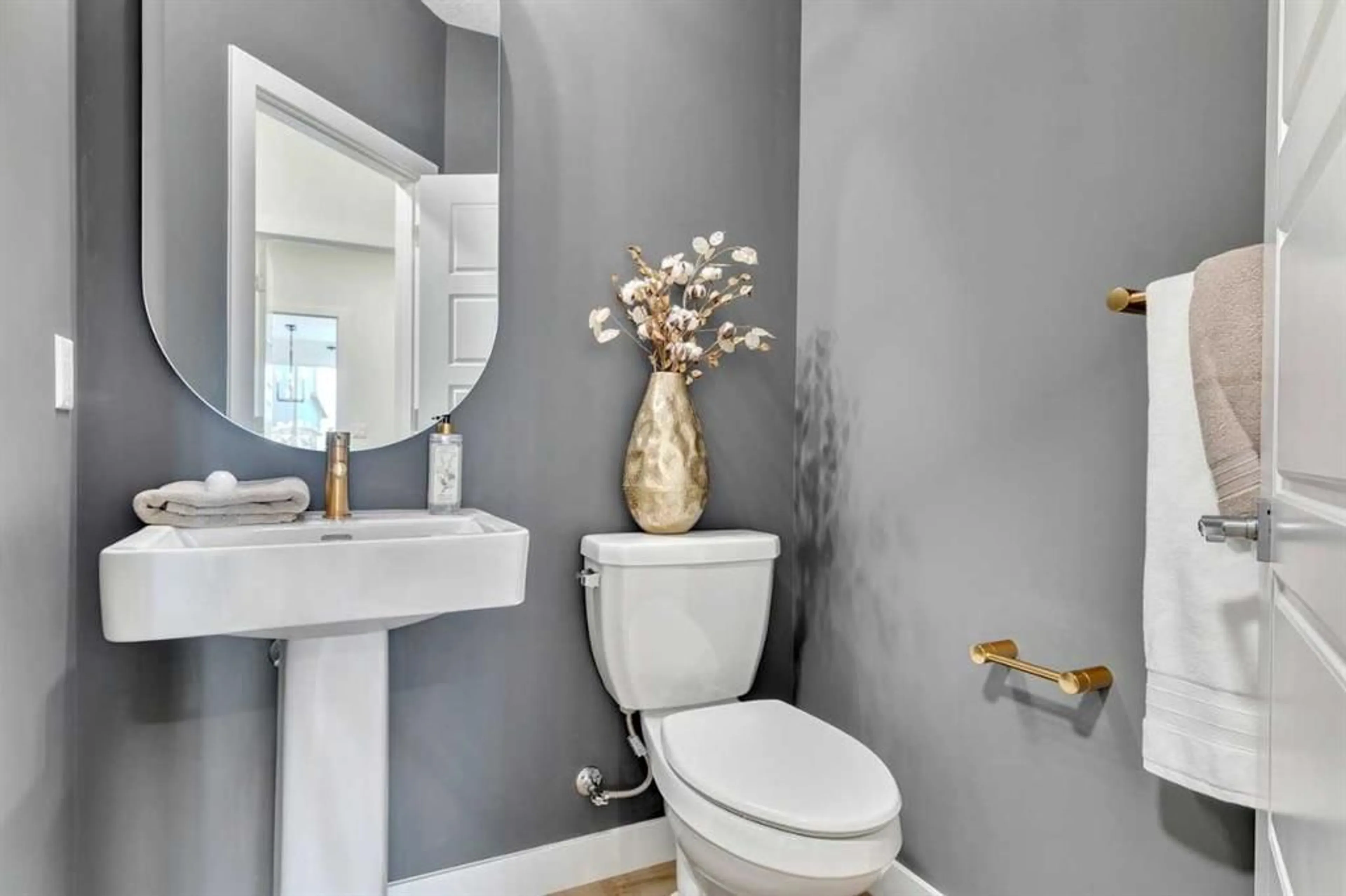 Bathroom for 28 Key Cove, Airdrie Alberta T4B3N8