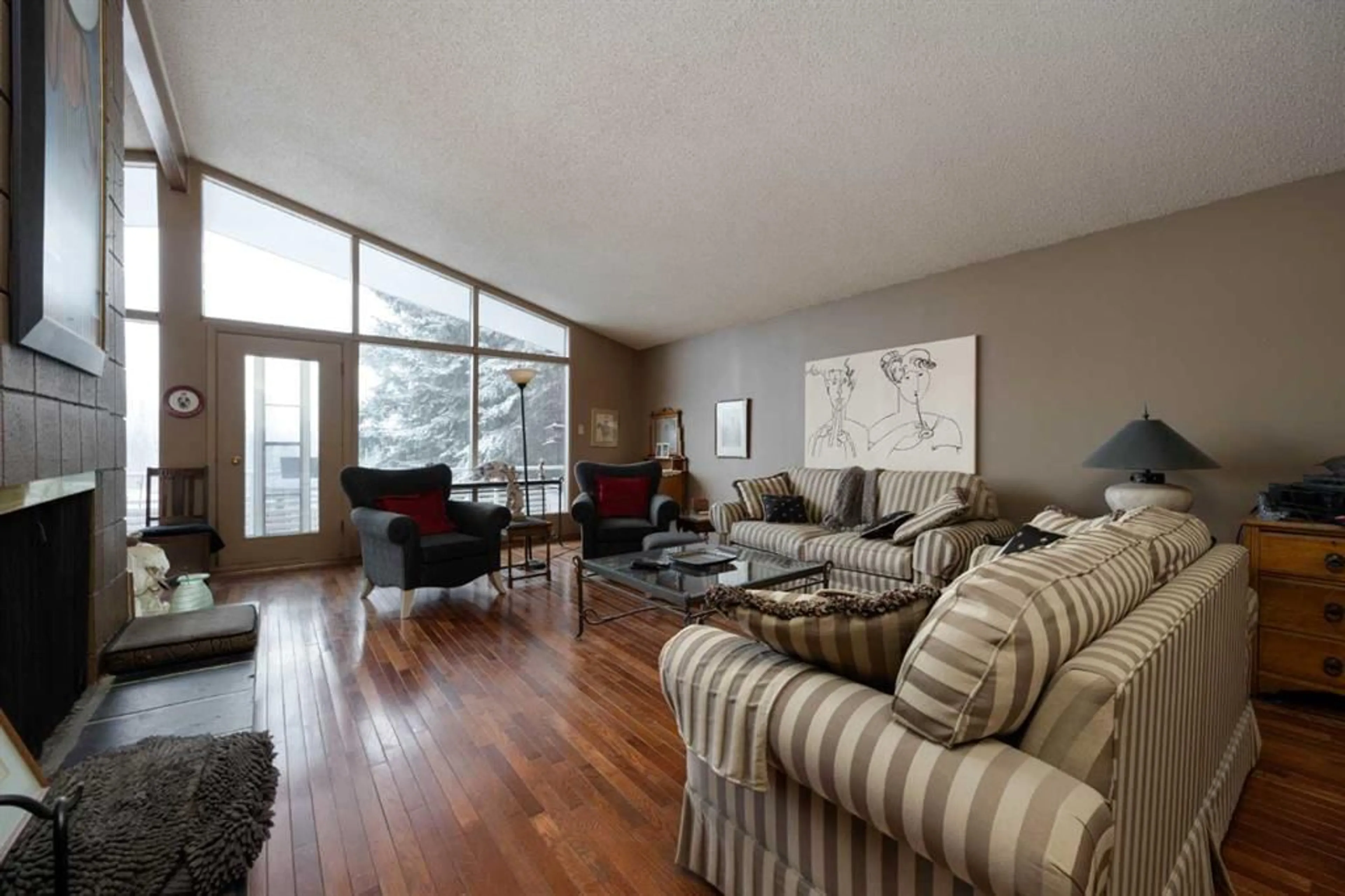 Living room for 120 Romar St, Fort McMurray Alberta T9H 2V9