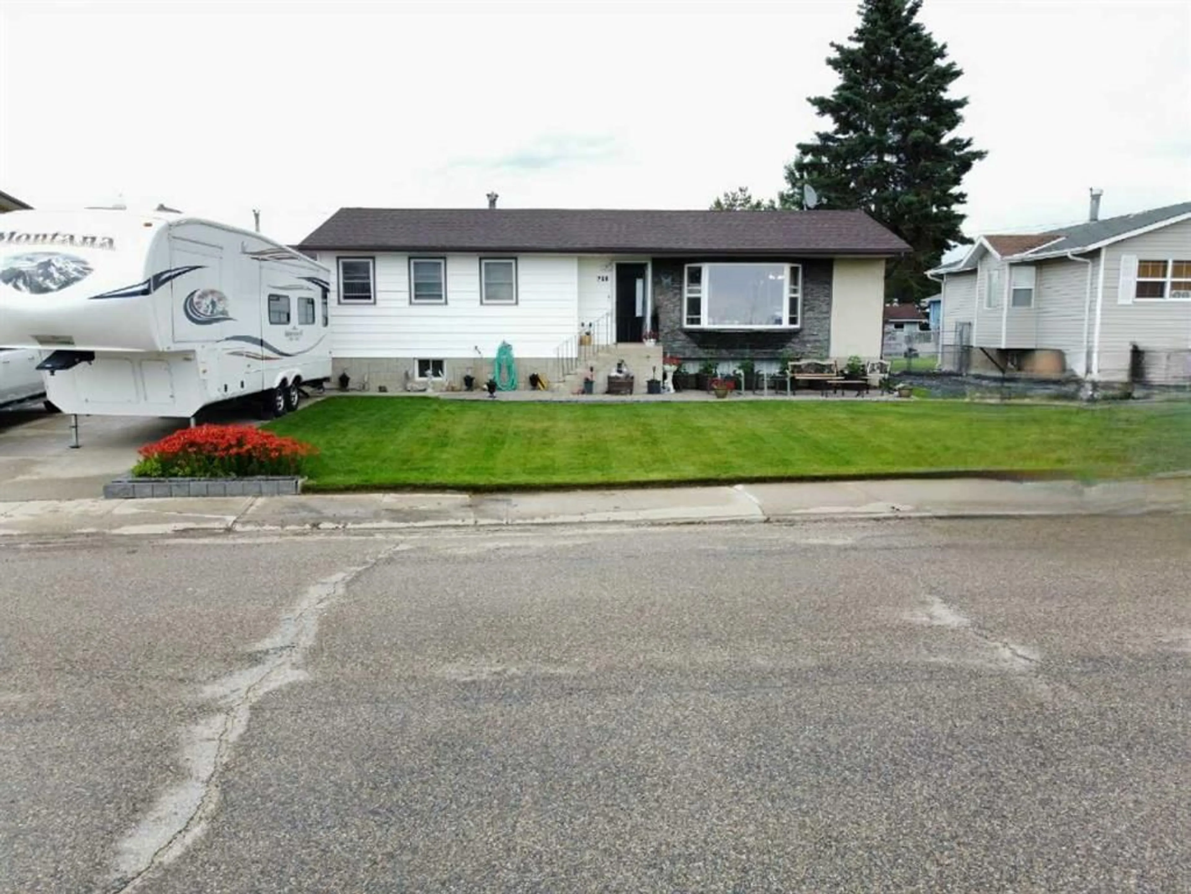 Frontside or backside of a home for 716 6 Ave, Fox Creek Alberta T0H 1P0