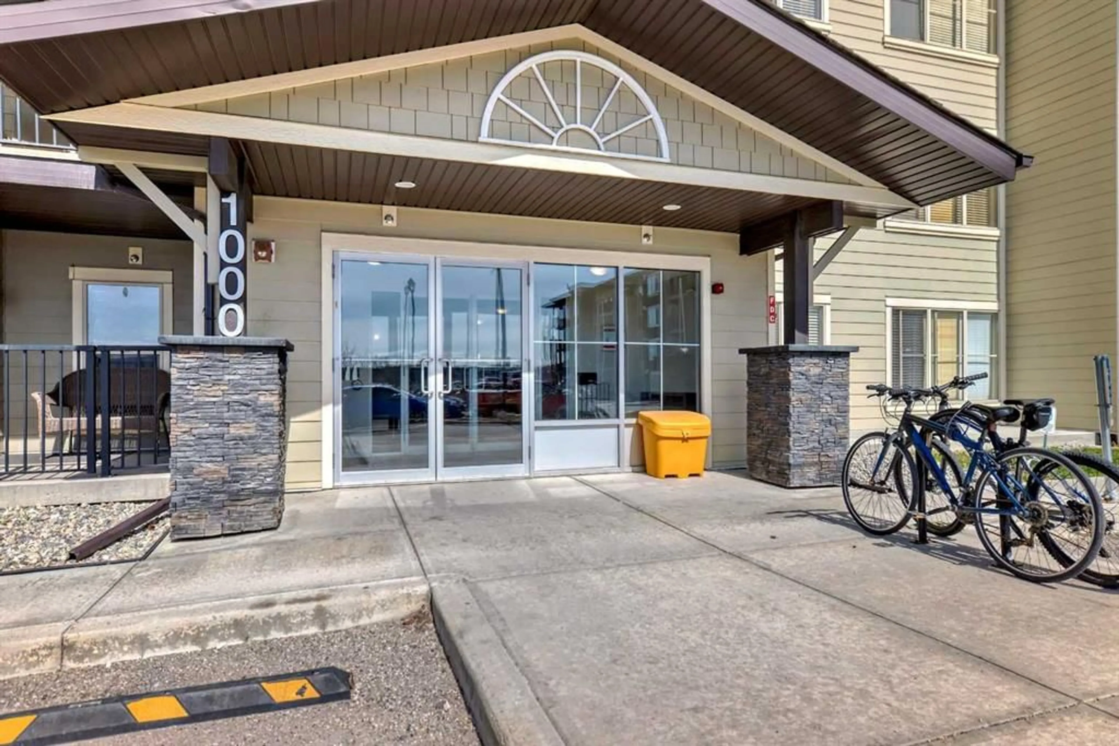 Indoor foyer for 625 Glenbow Dr #1417, Cochrane Alberta T4C 0S7