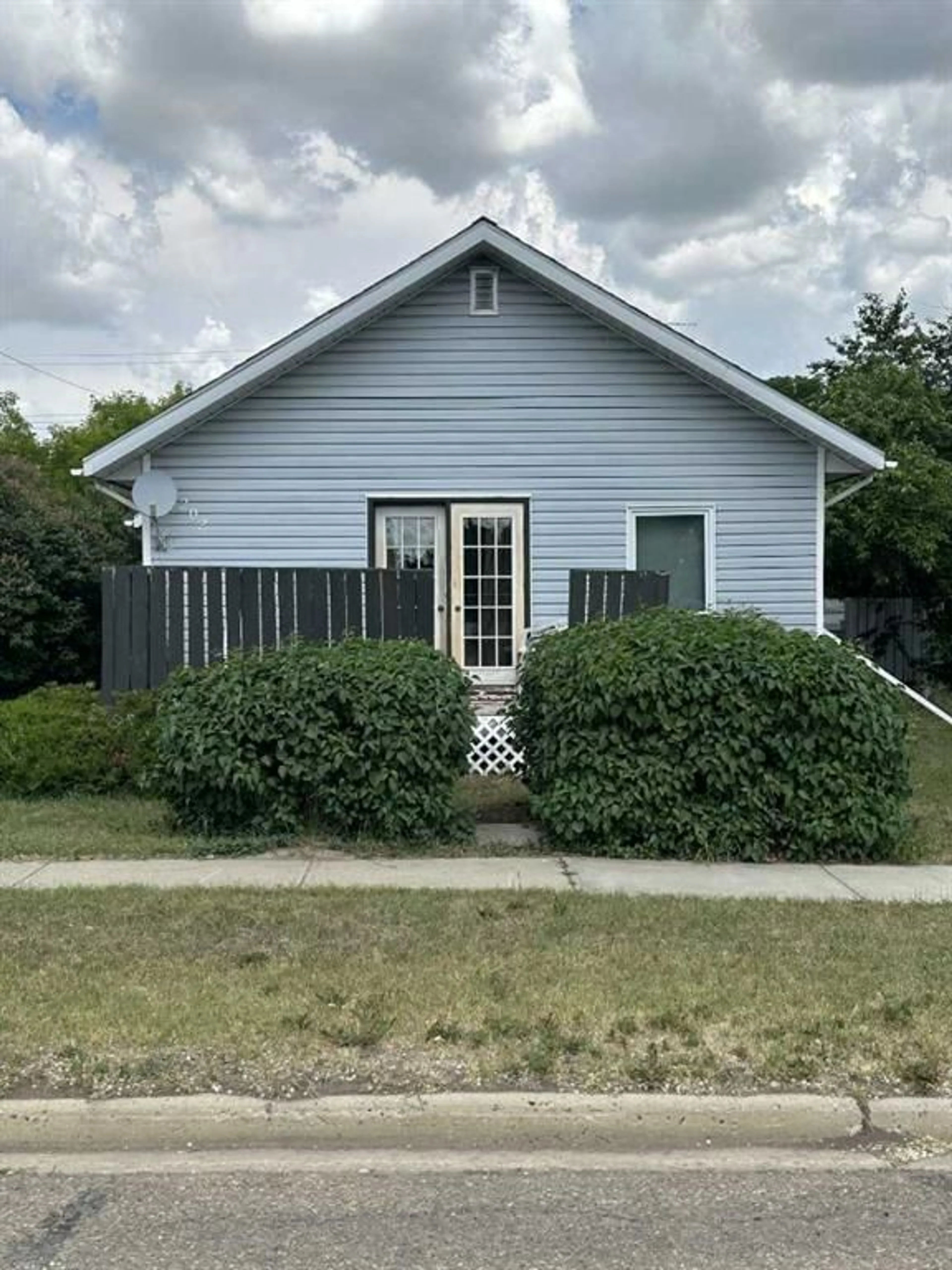 Frontside or backside of a home for 202 3 Ave, Hanna Alberta T0J 1P0