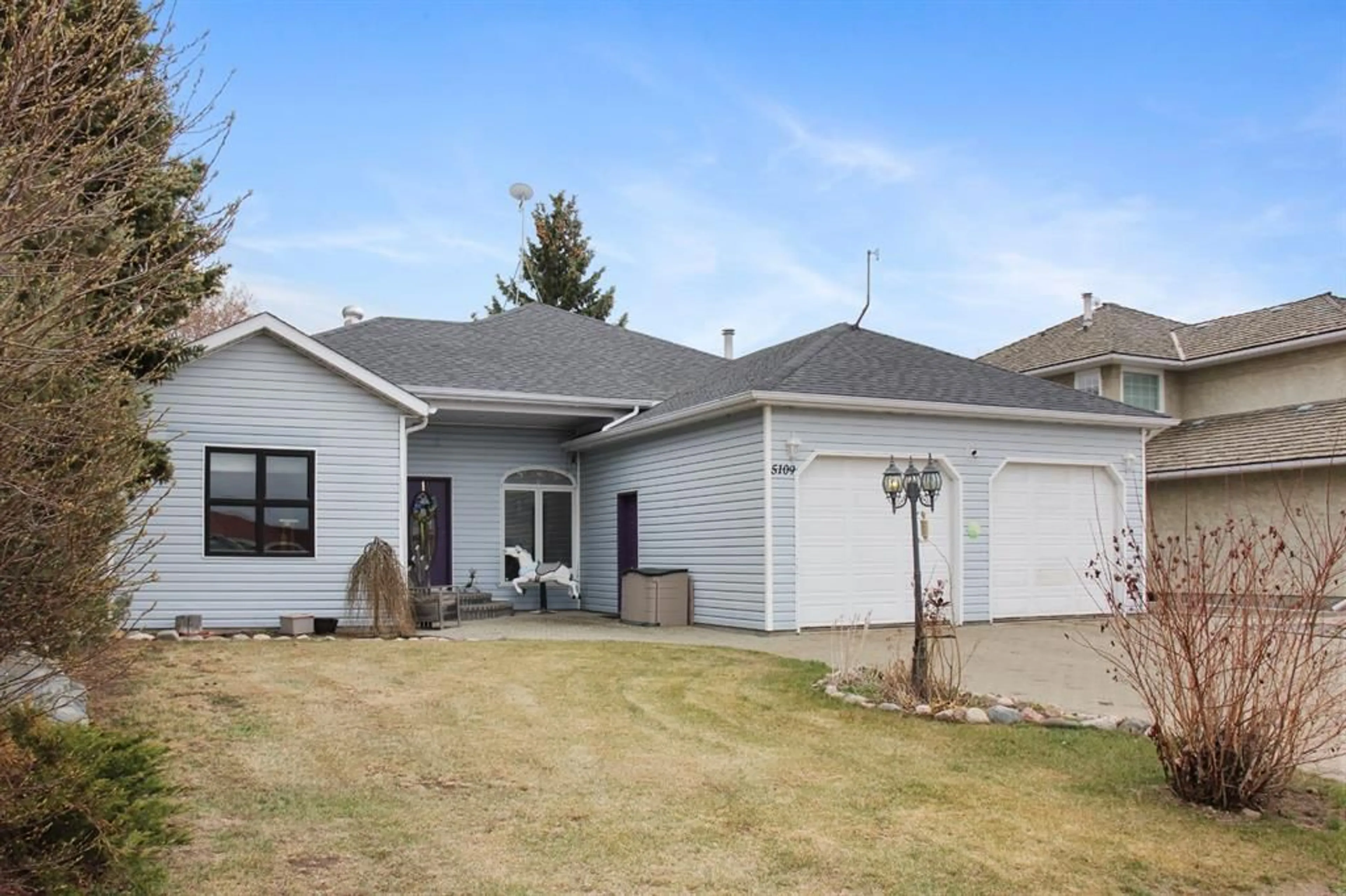 Frontside or backside of a home for 5109 59 St, Daysland Alberta T0B 1A0