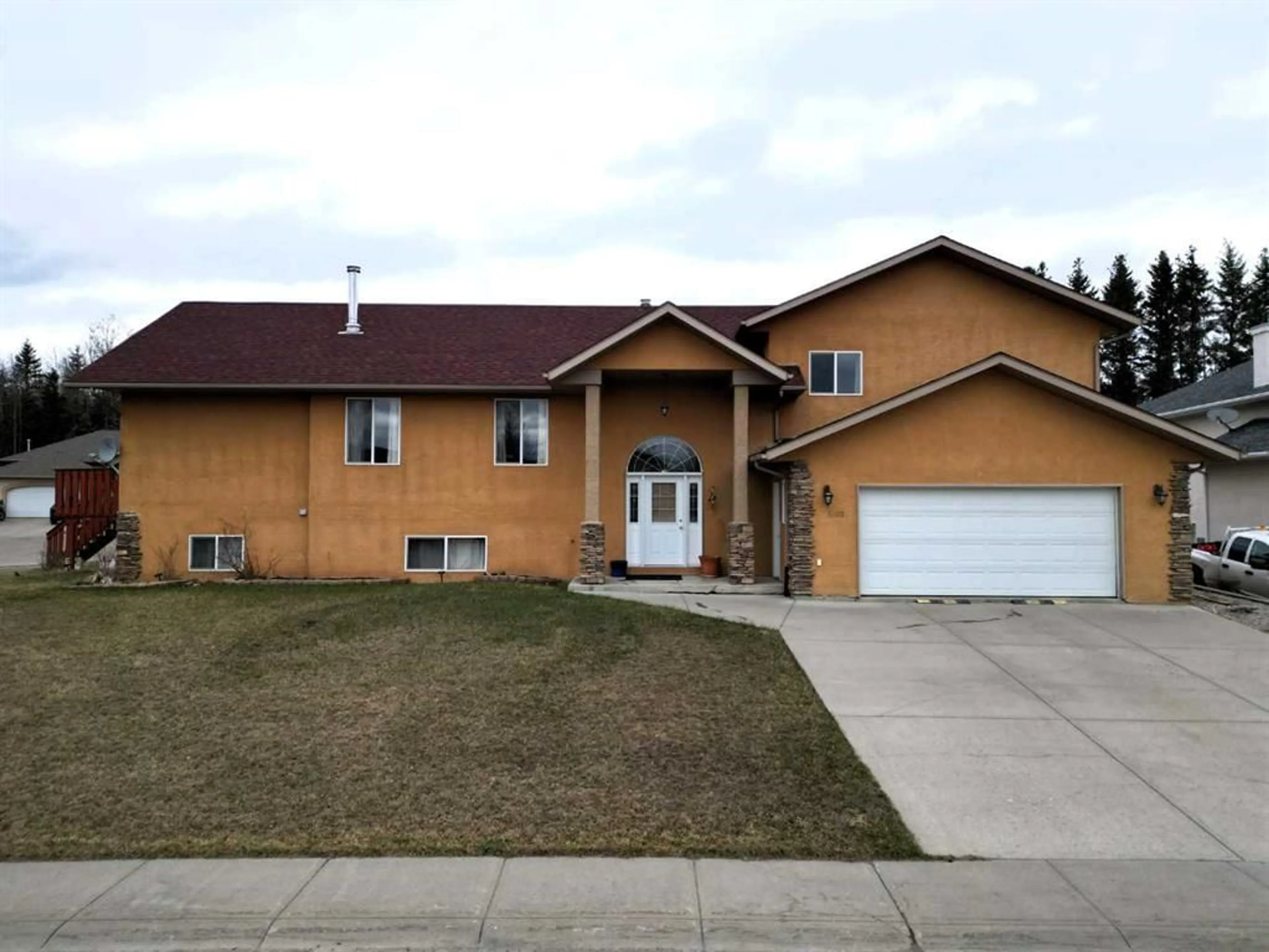 Frontside or backside of a home for 5502 17 Ave, Edson Alberta T7E 1X1