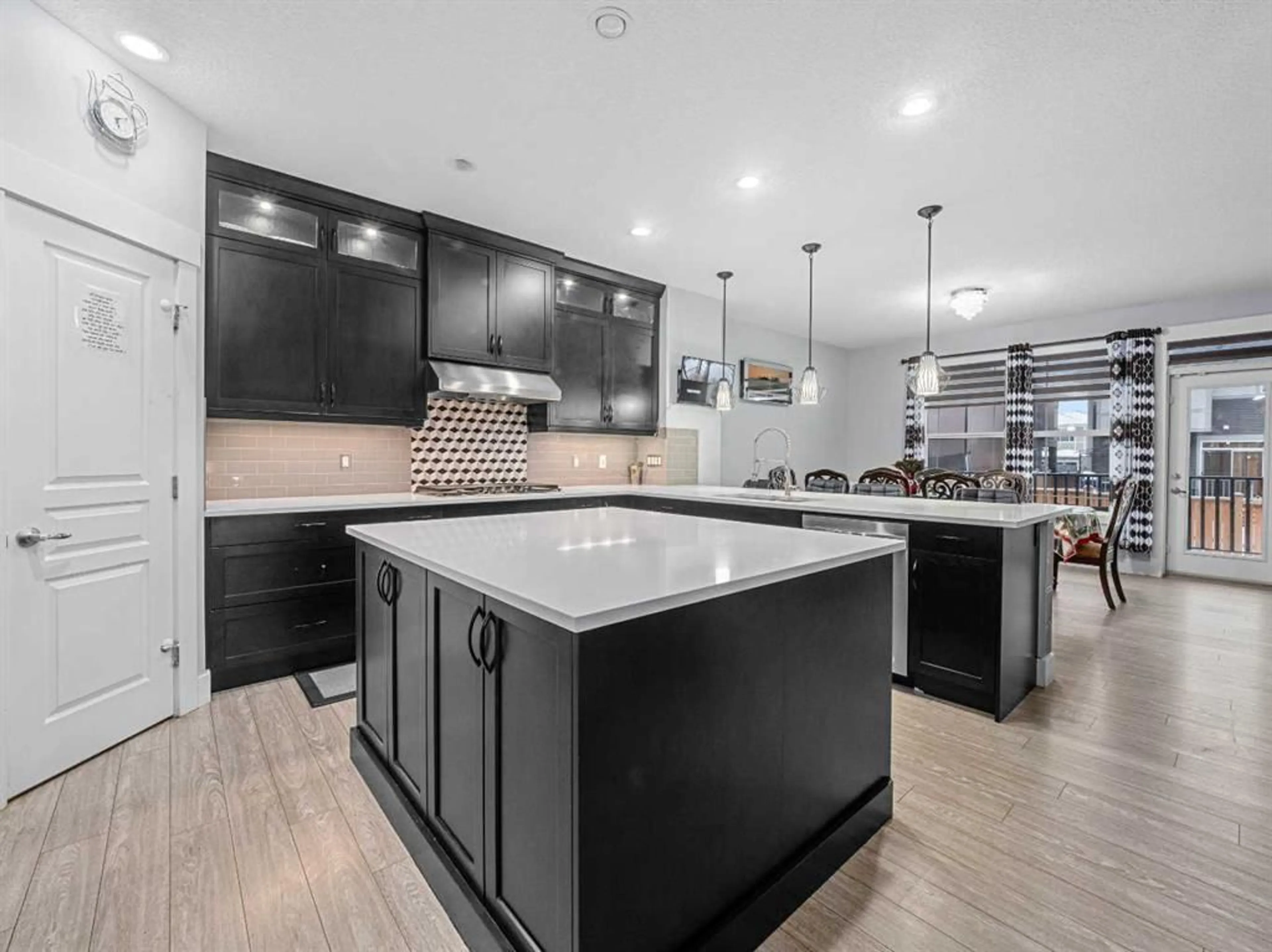 Contemporary kitchen for 441 Kinniburgh Cove, Chestermere Alberta T1X0T8