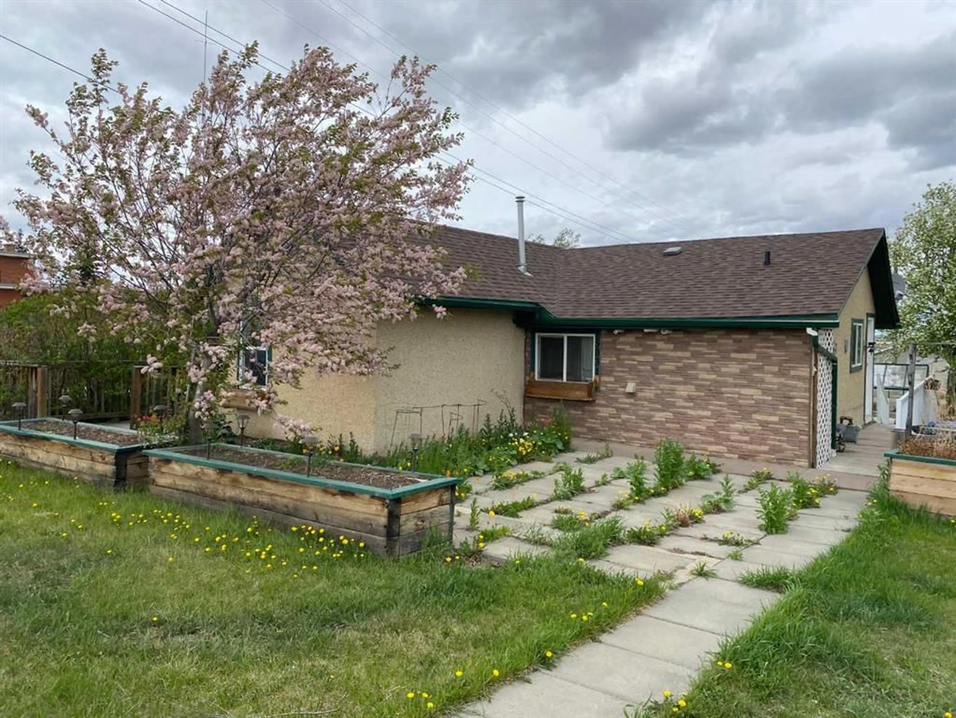 Frontside or backside of a home for 5031 45 Ave, Spirit River Alberta T0H3G0