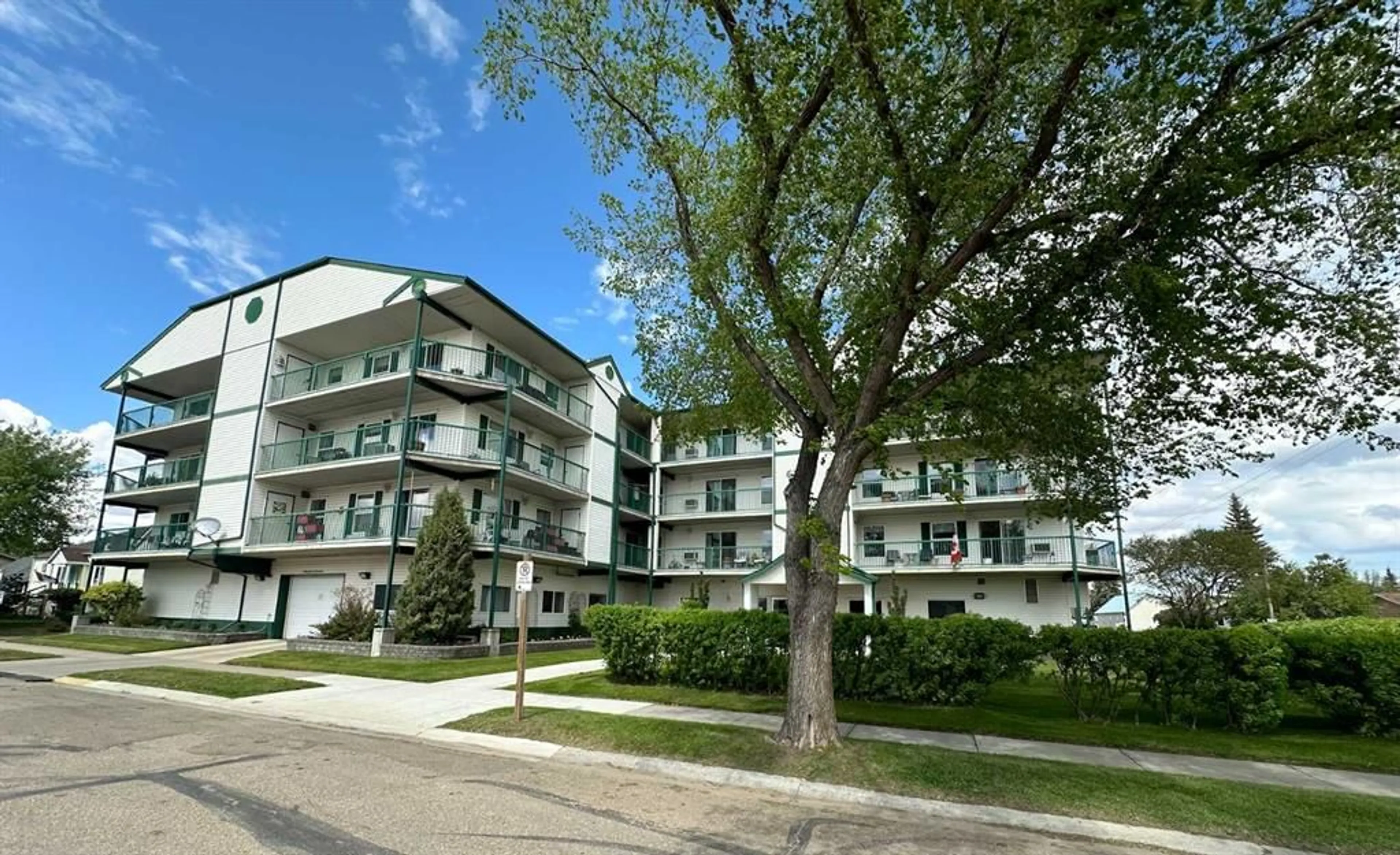 A pic from exterior of the house or condo for 848 4 Ave #309, Wainwright Alberta T9W1V6