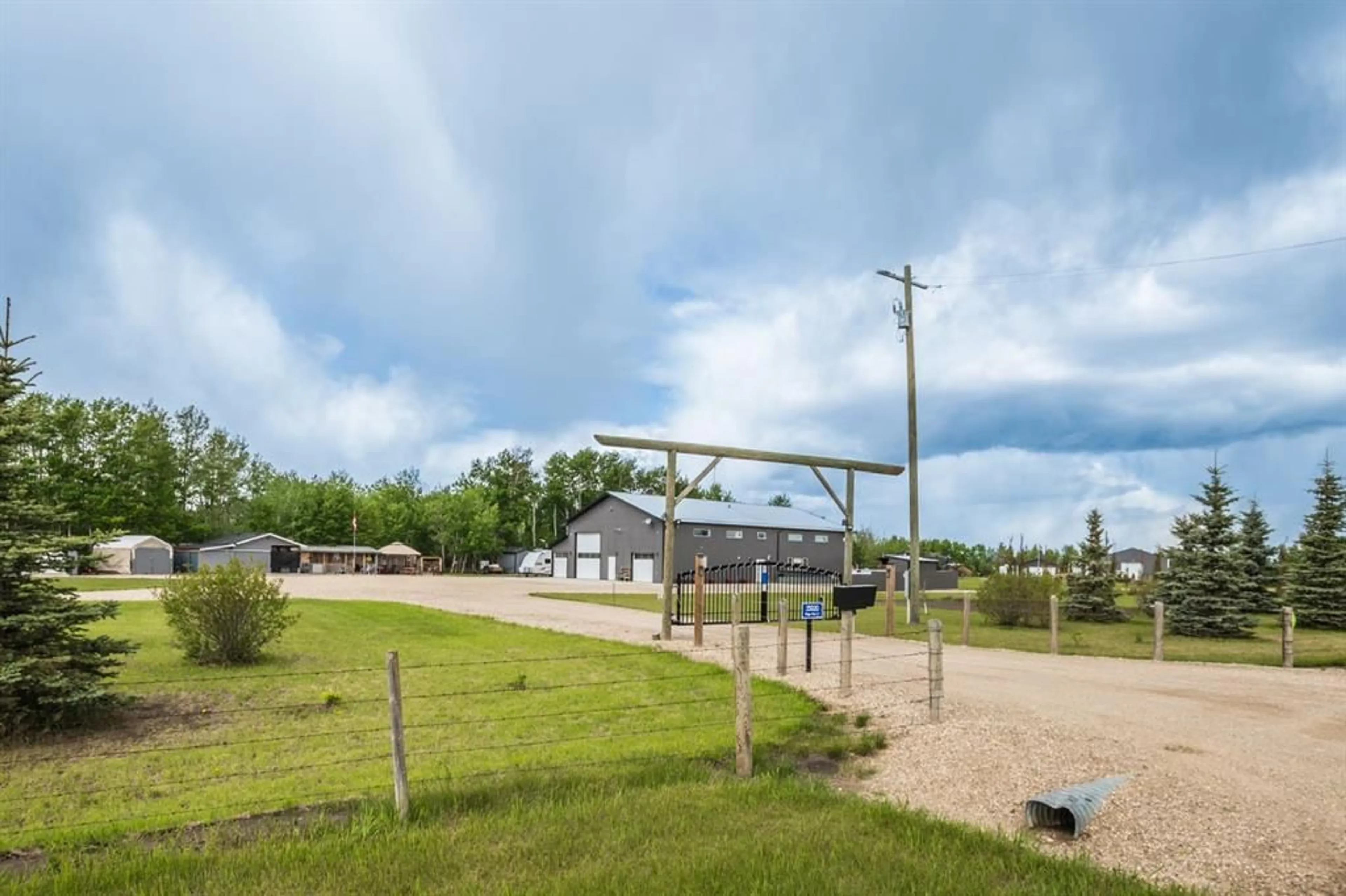 Fenced yard for 35020 Range Road 11, Rural Red Deer County Alberta T4G 0H7