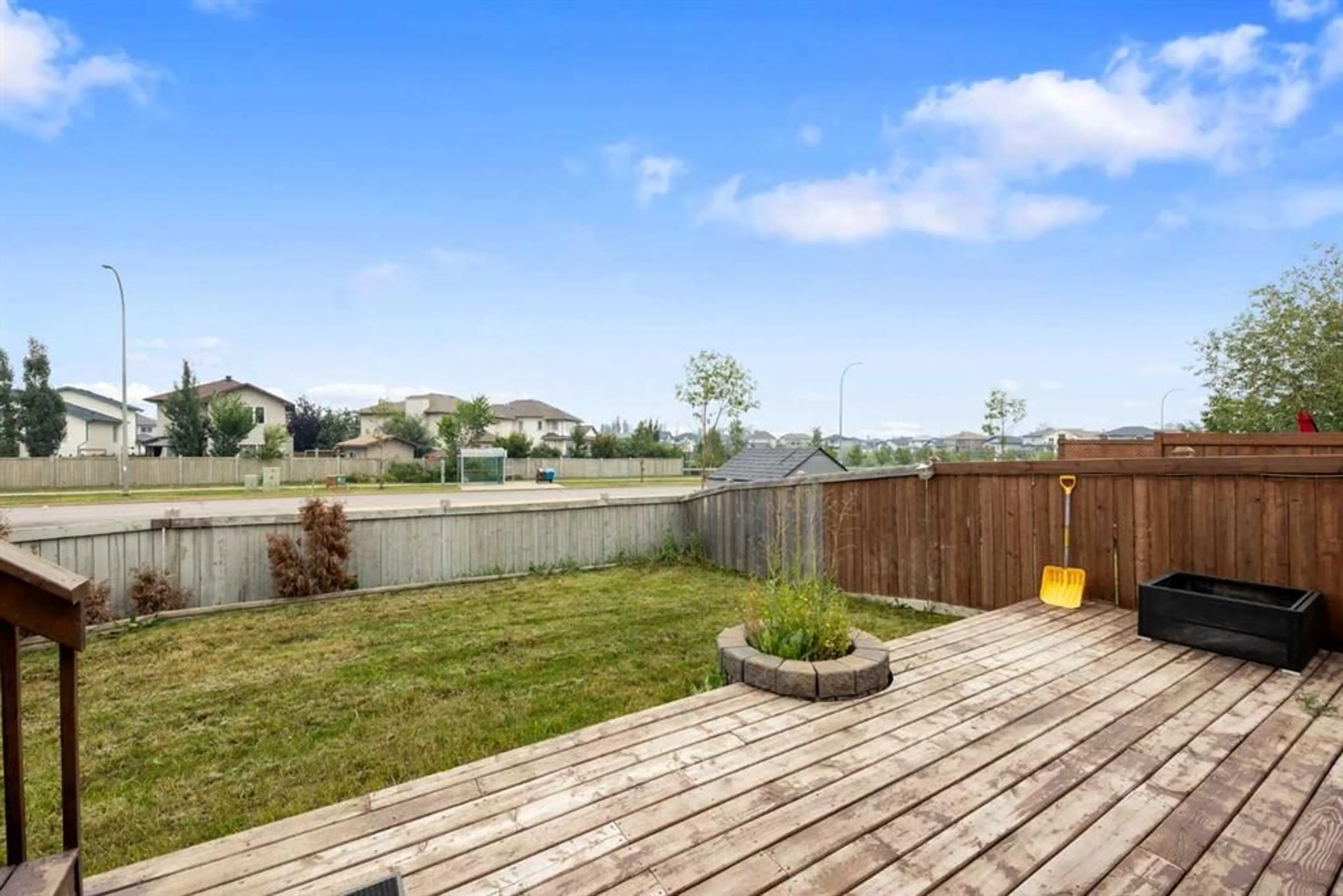 Fenced yard for 498 Pacific Cres, Fort McMurray Alberta T9K 0E4