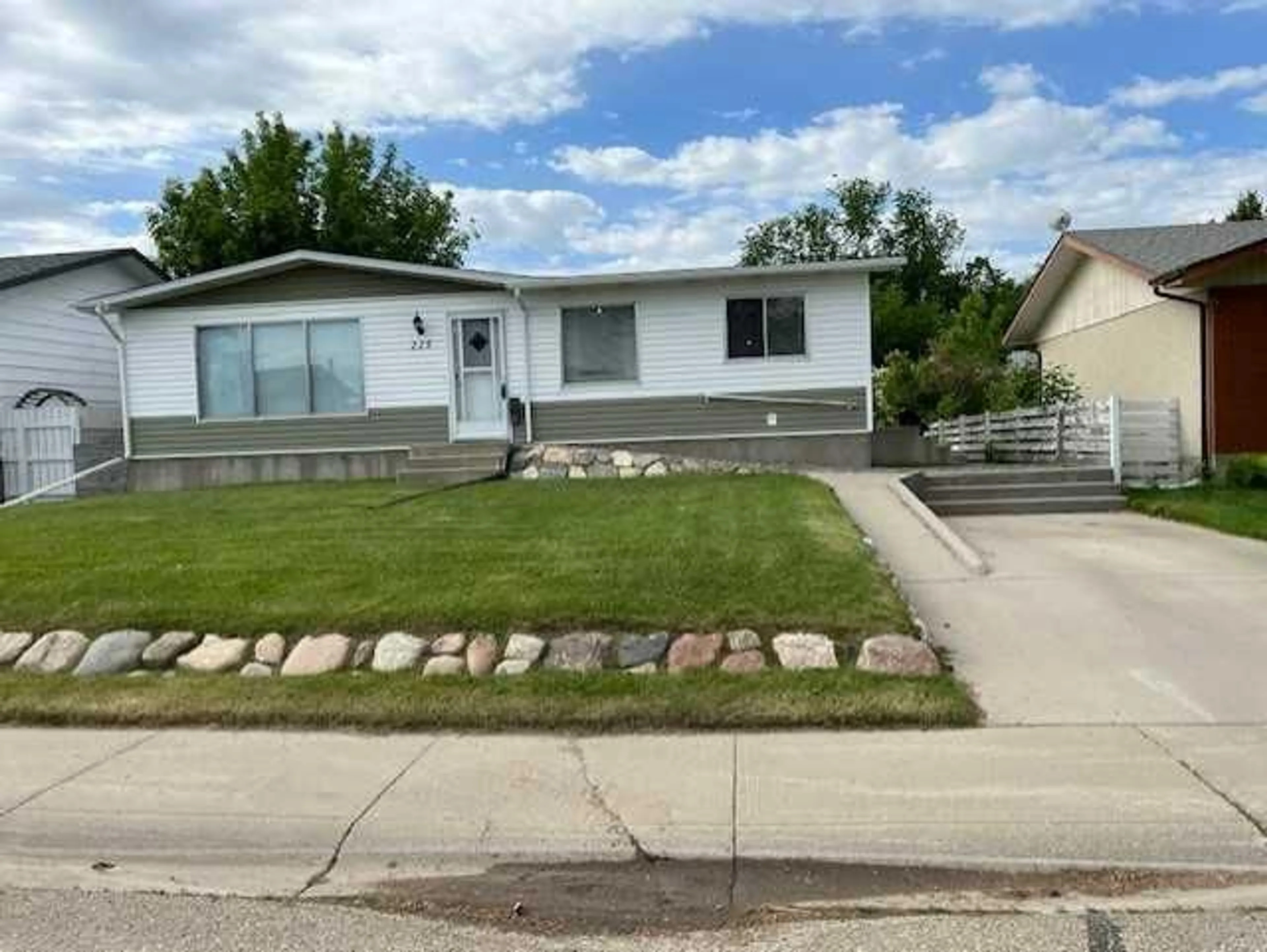 Frontside or backside of a home for 225 4th Ave, Vauxhall Alberta T0K 2K0