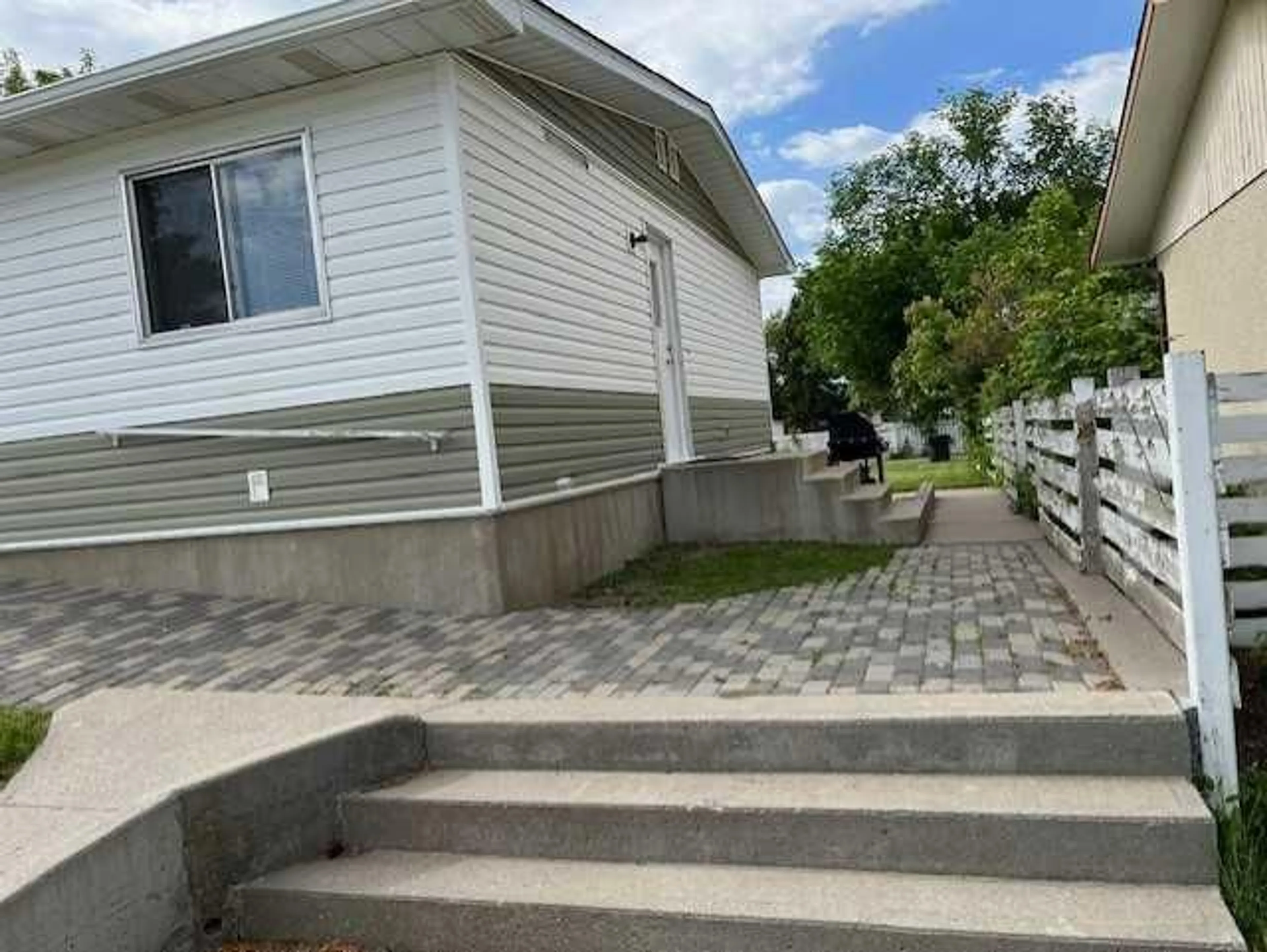 Frontside or backside of a home for 225 4th Ave, Vauxhall Alberta T0K 2K0