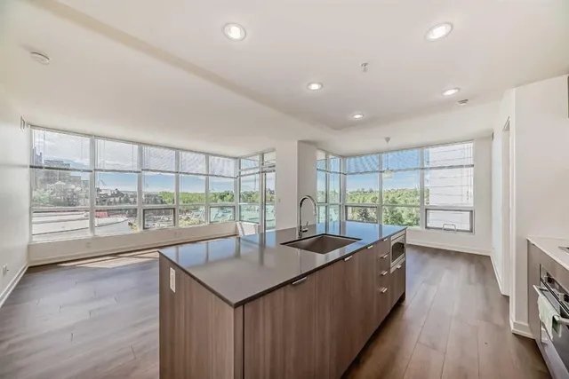 128 2 St #604, Calgary 3