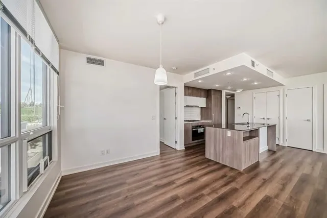 128 2 St #604, Calgary 5