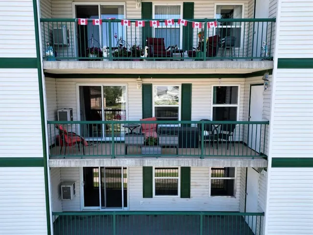 777 48 St #302, Edson 2